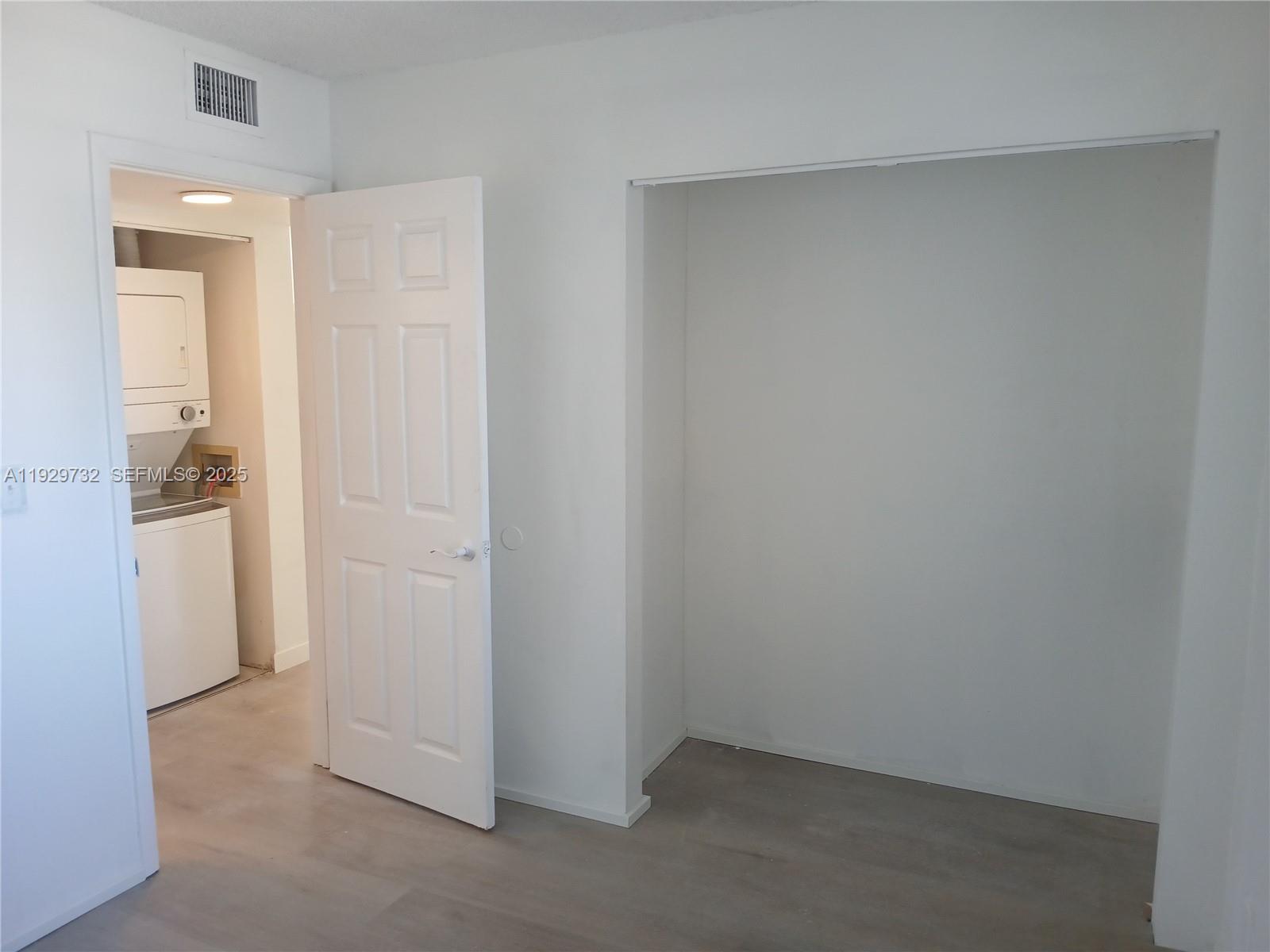 LAKESHORE AT UNIVERSITY P - Residential