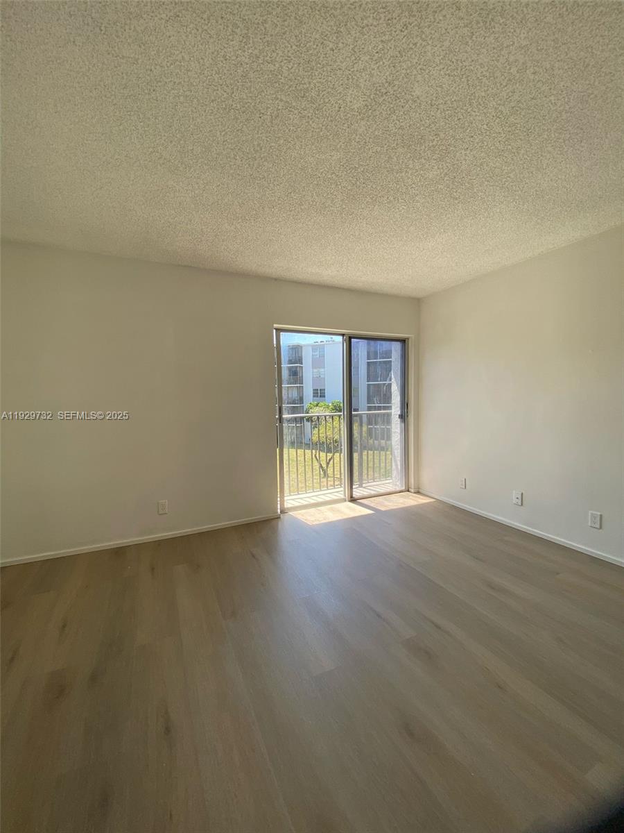 LAKESHORE AT UNIVERSITY P - Residential