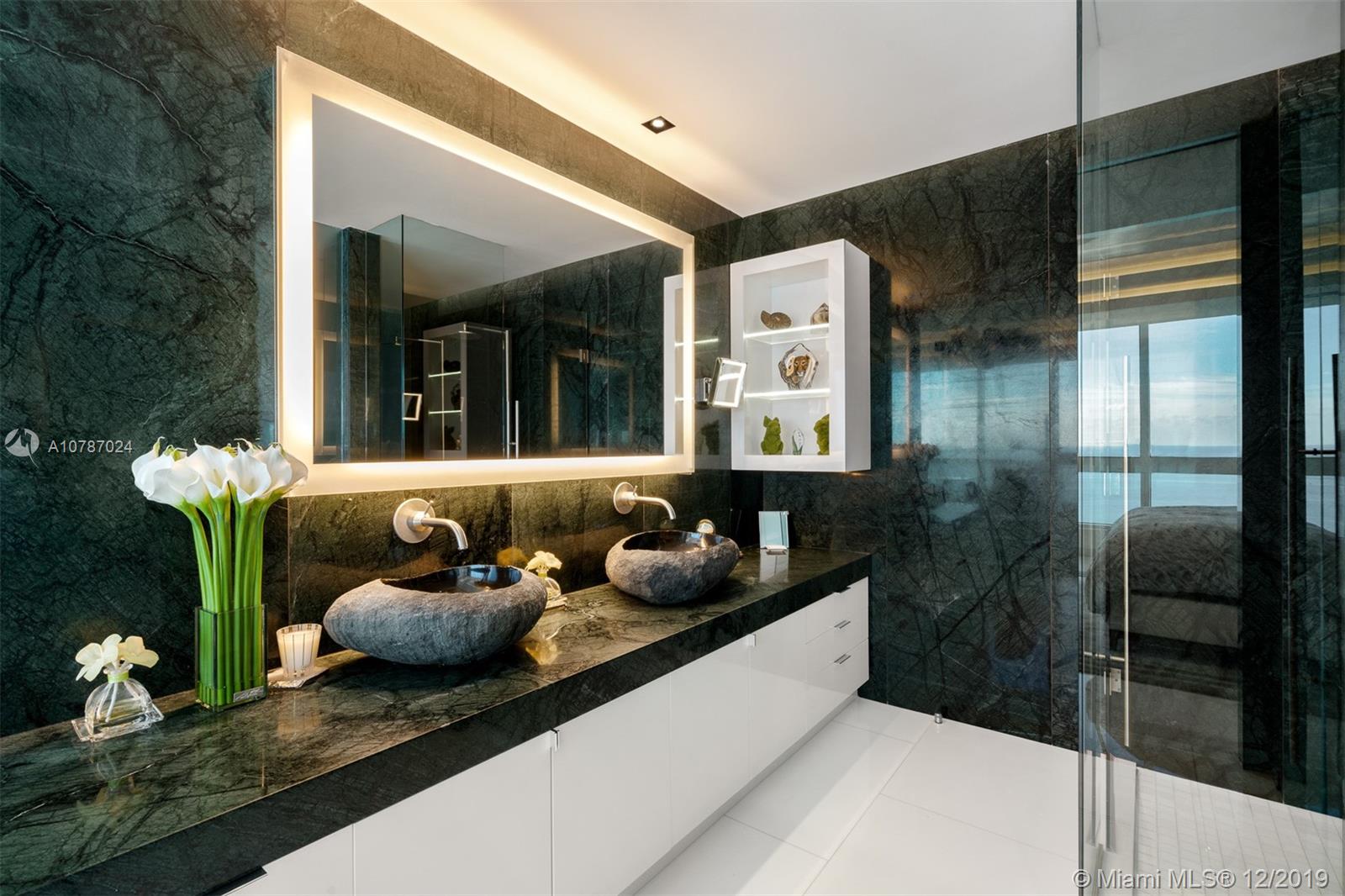 CONTINUUM ON SOUTH BEACH - Residential
