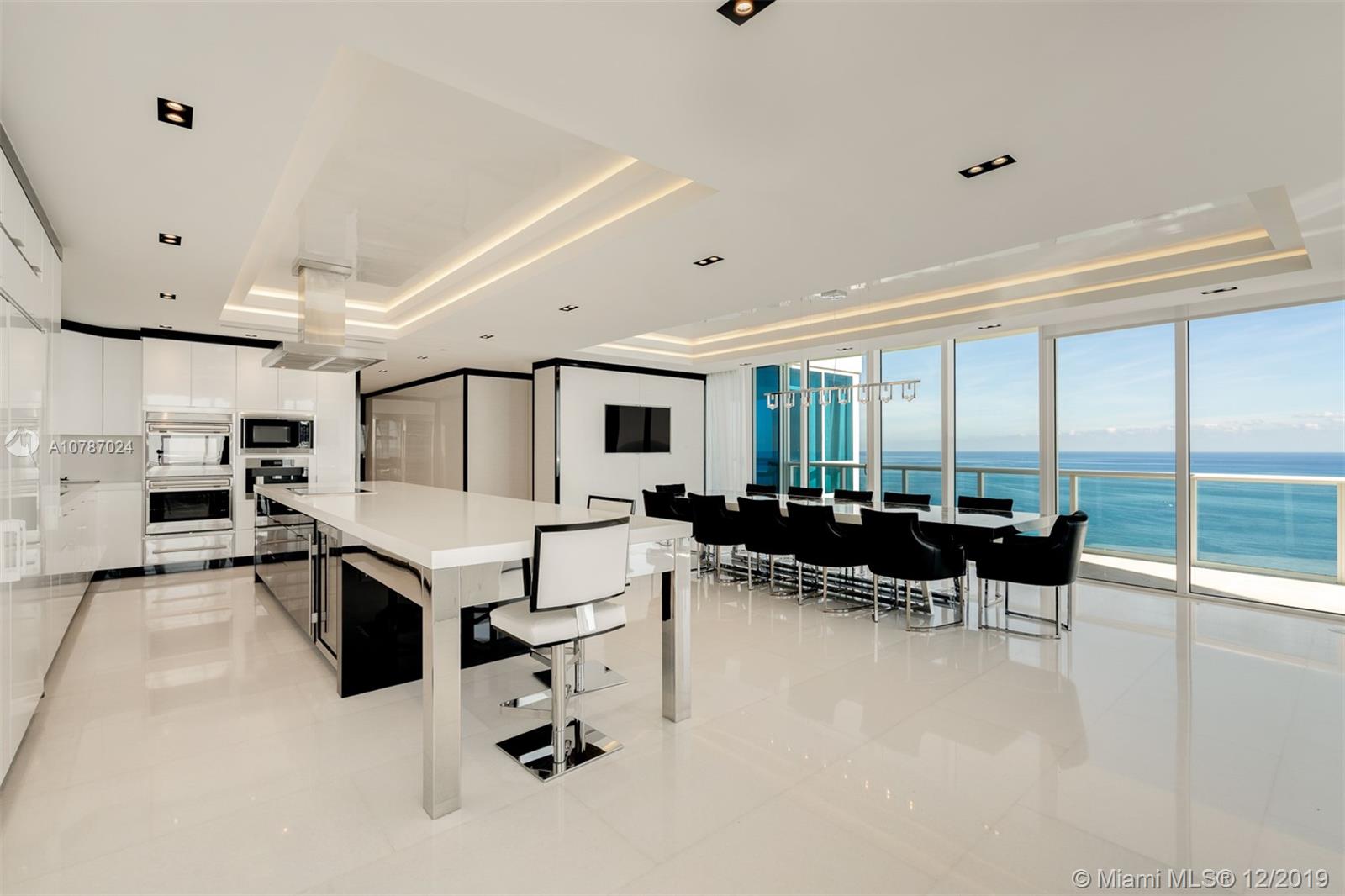 CONTINUUM ON SOUTH BEACH - Residential