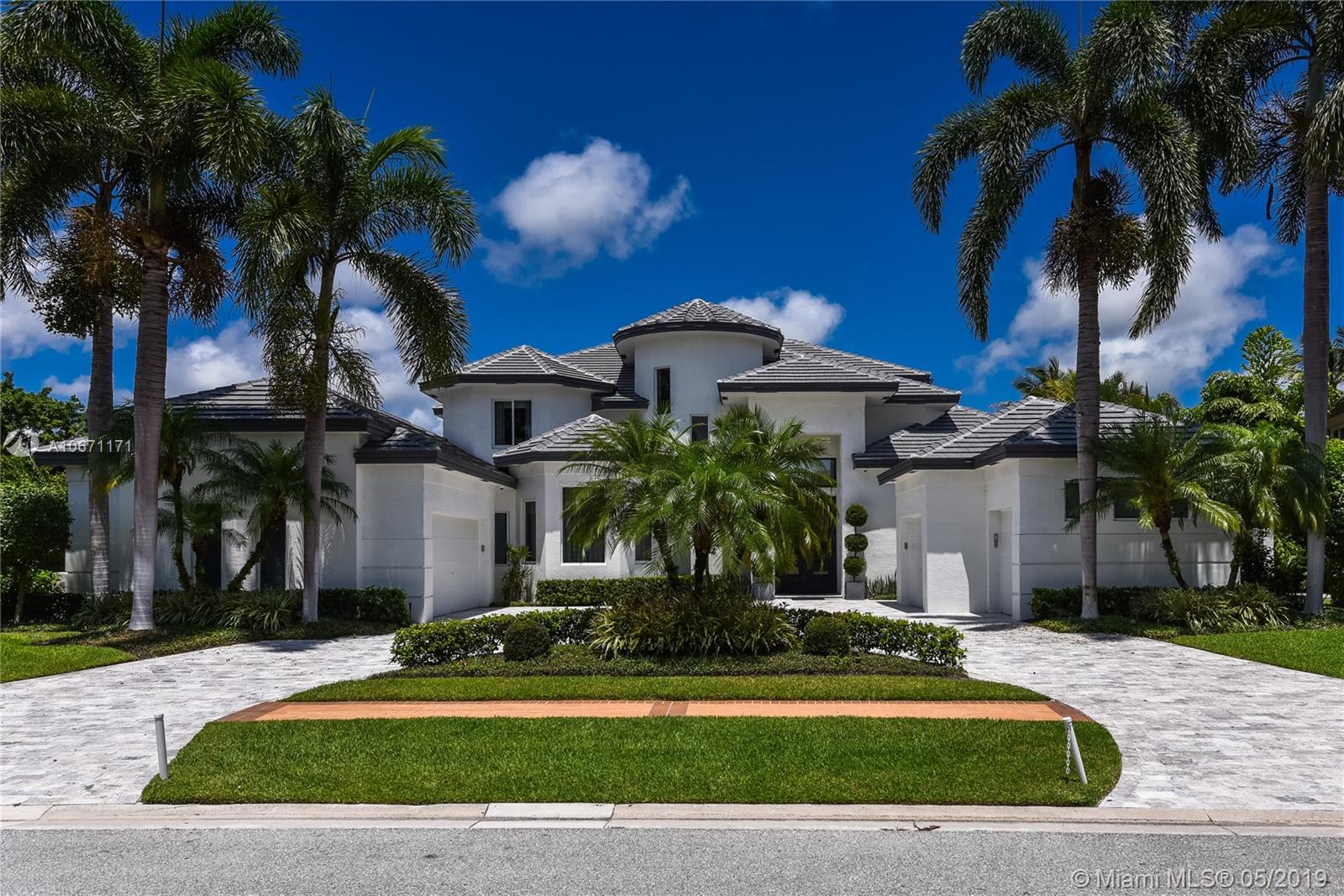 Dream House! Turn Key, Full Remodeled in 2018. Fully Furnished by Interior Design Steven G. Clean, sleek interior showcase window walls of glass overlooking panoramic lake and golf course views in this impressive 6 bedroom, 7.2 bath estate. Totally renovated in 2018 with elegant entertaining spaces feature a stunning living room with custom fireplace with marble wall, bar and dramatic staircase, formal dining room, gourmet kitchen and expansive family room. Quality and attention to detail is evident with top of the line appliances and fittings throughout. A grand master suite offers a private sitting room, luxurious marble his and her baths and generous wardrobes.