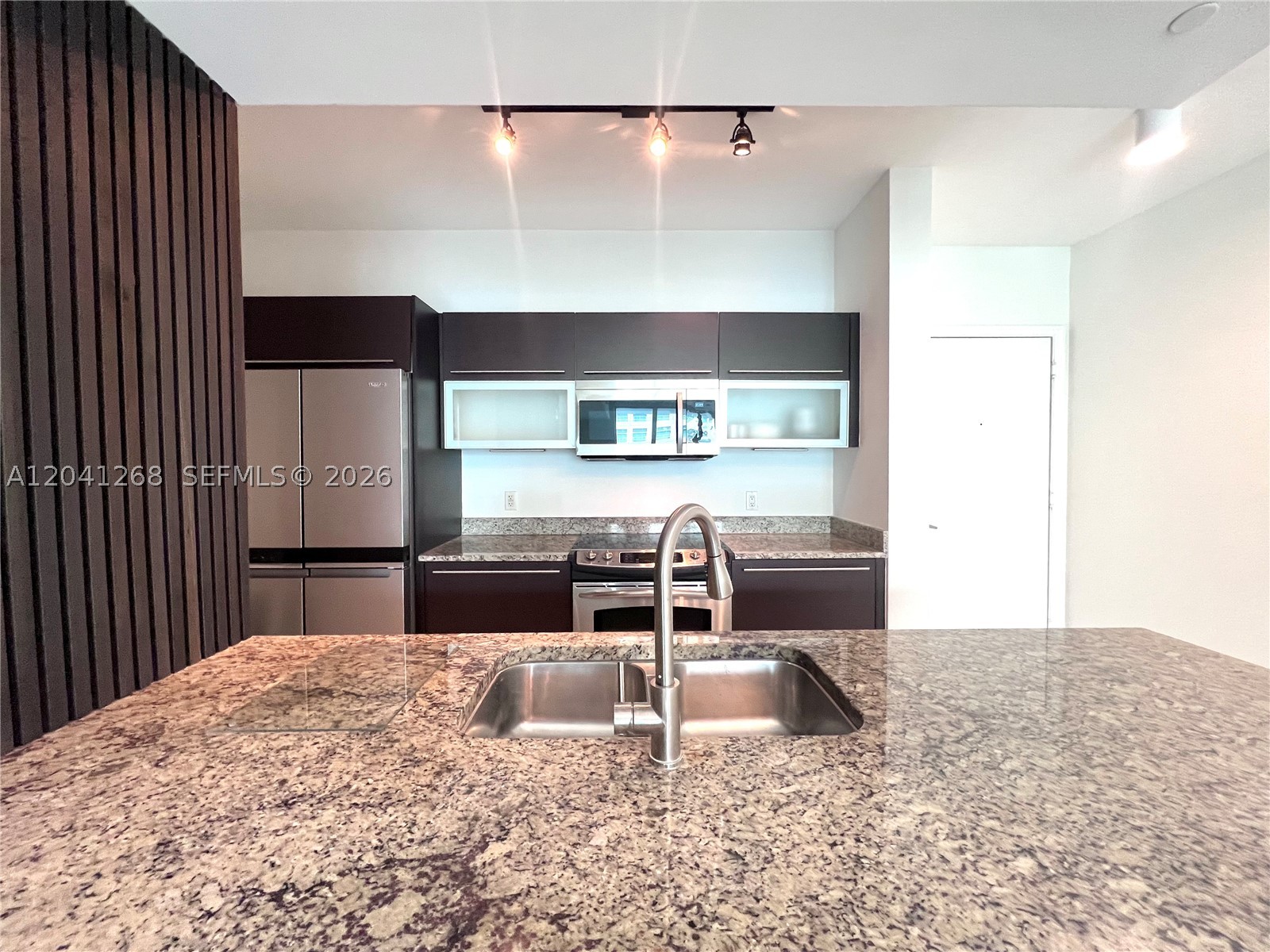 THE PLAZA 901 BRICKELL CO - Residential Lease