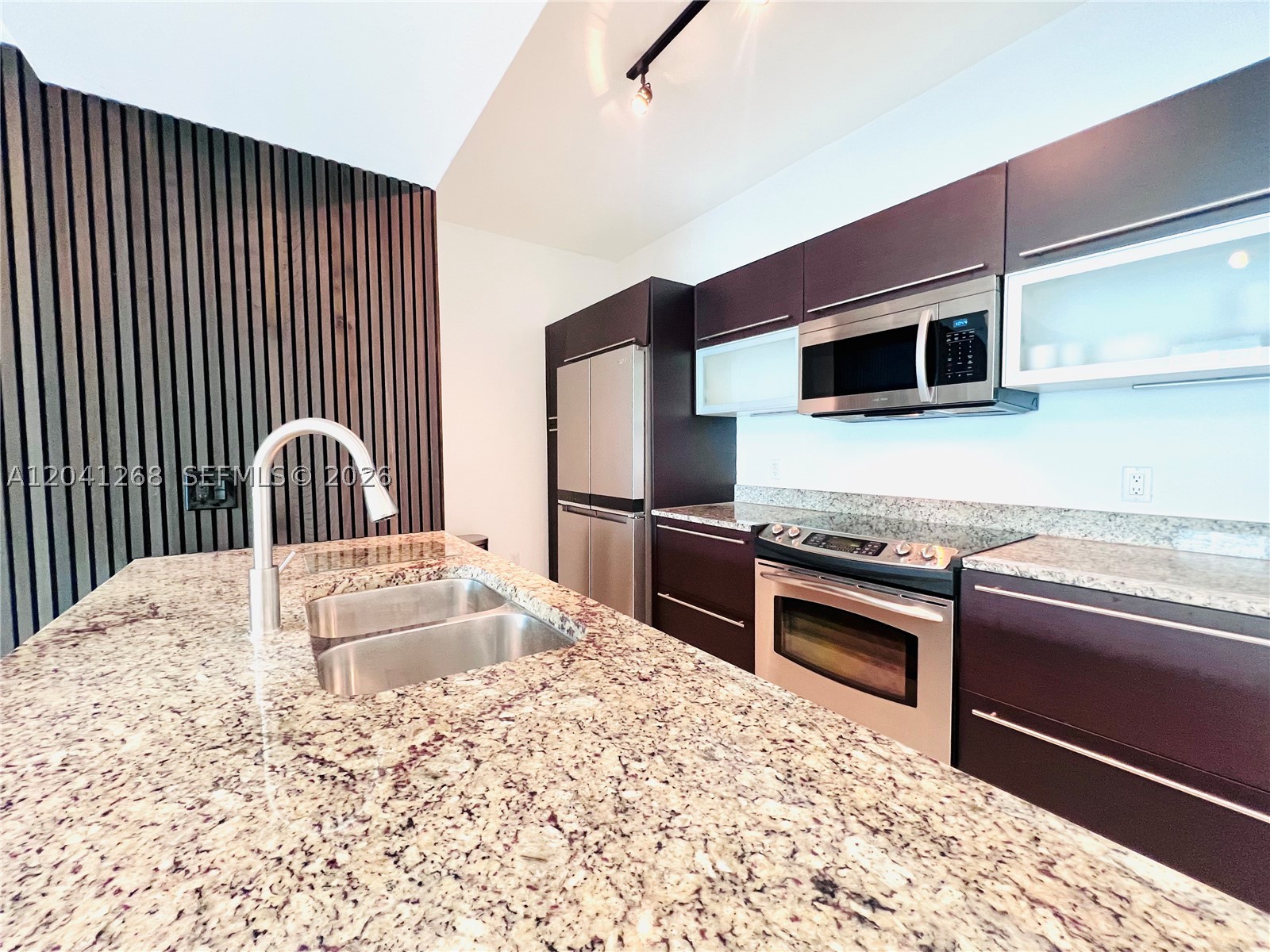 THE PLAZA 901 BRICKELL CO - Residential Lease