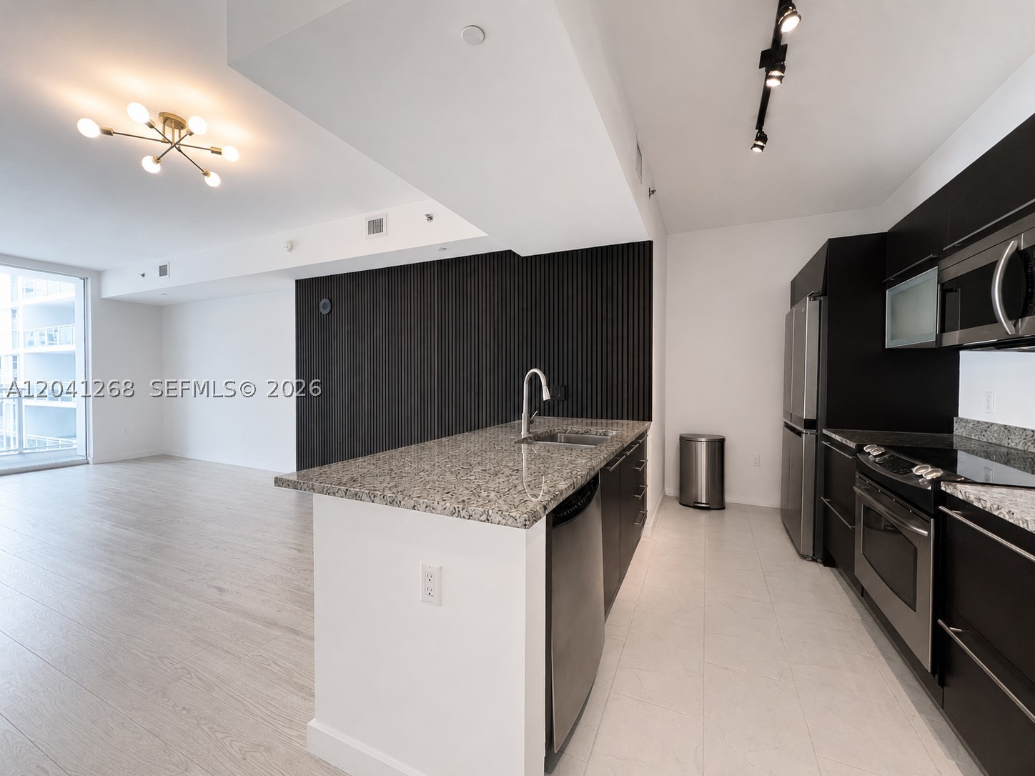 THE PLAZA 901 BRICKELL CO - Residential Lease