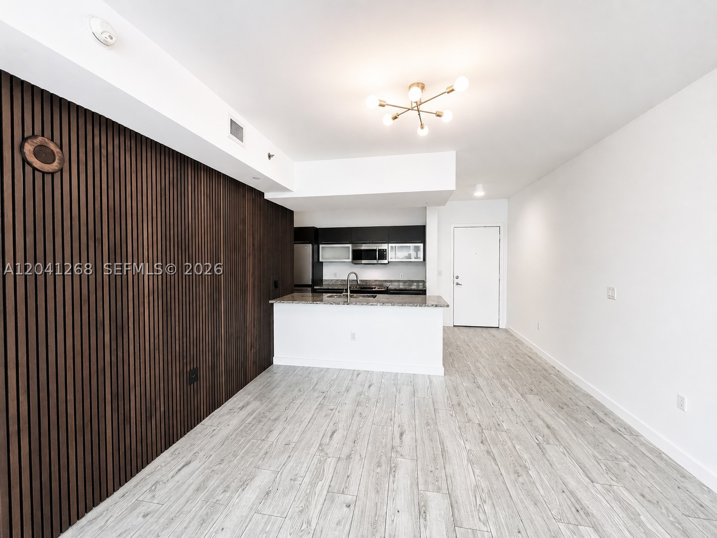 THE PLAZA 901 BRICKELL CO - Residential Lease