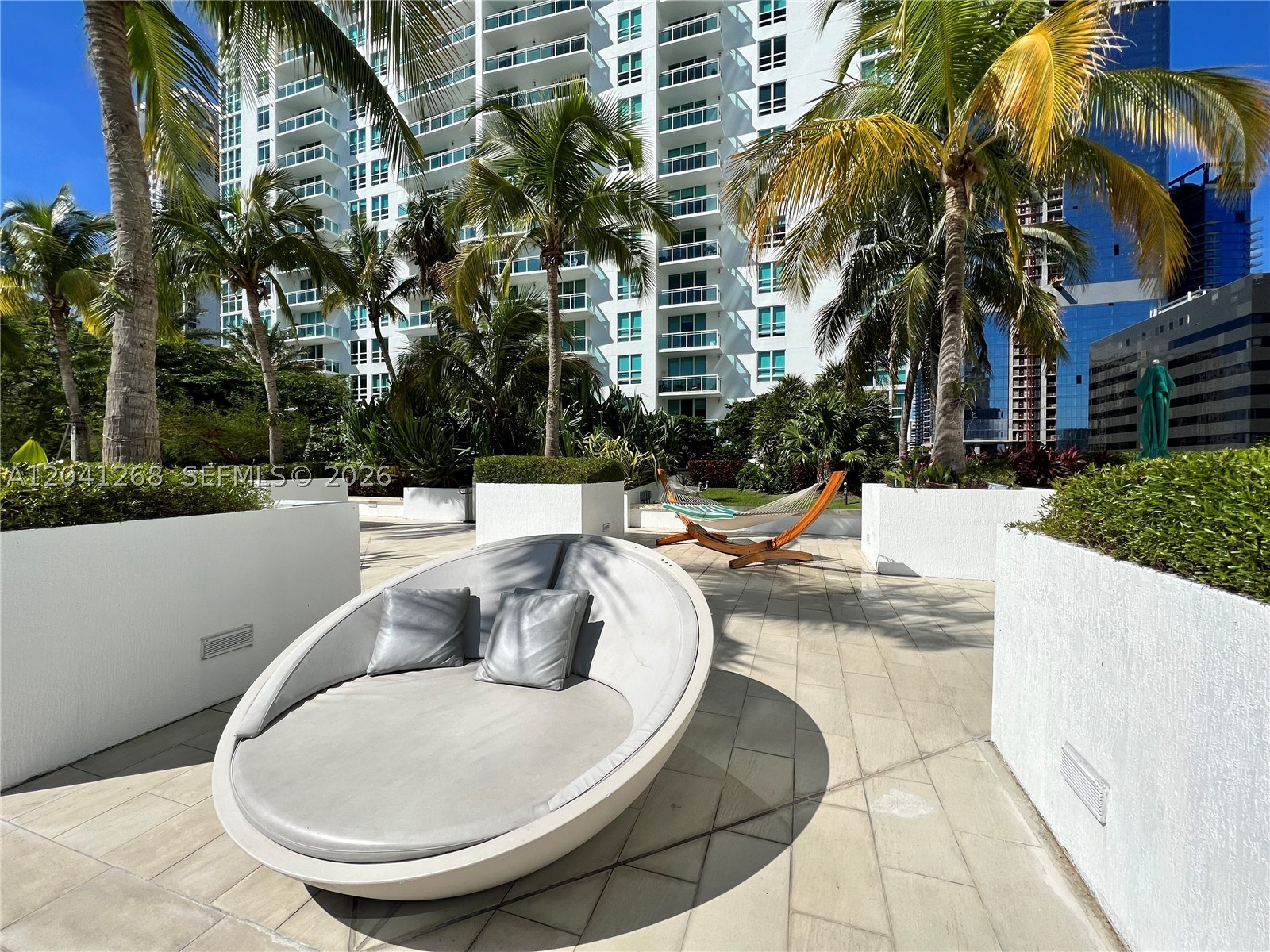 THE PLAZA 901 BRICKELL CO - Residential Lease