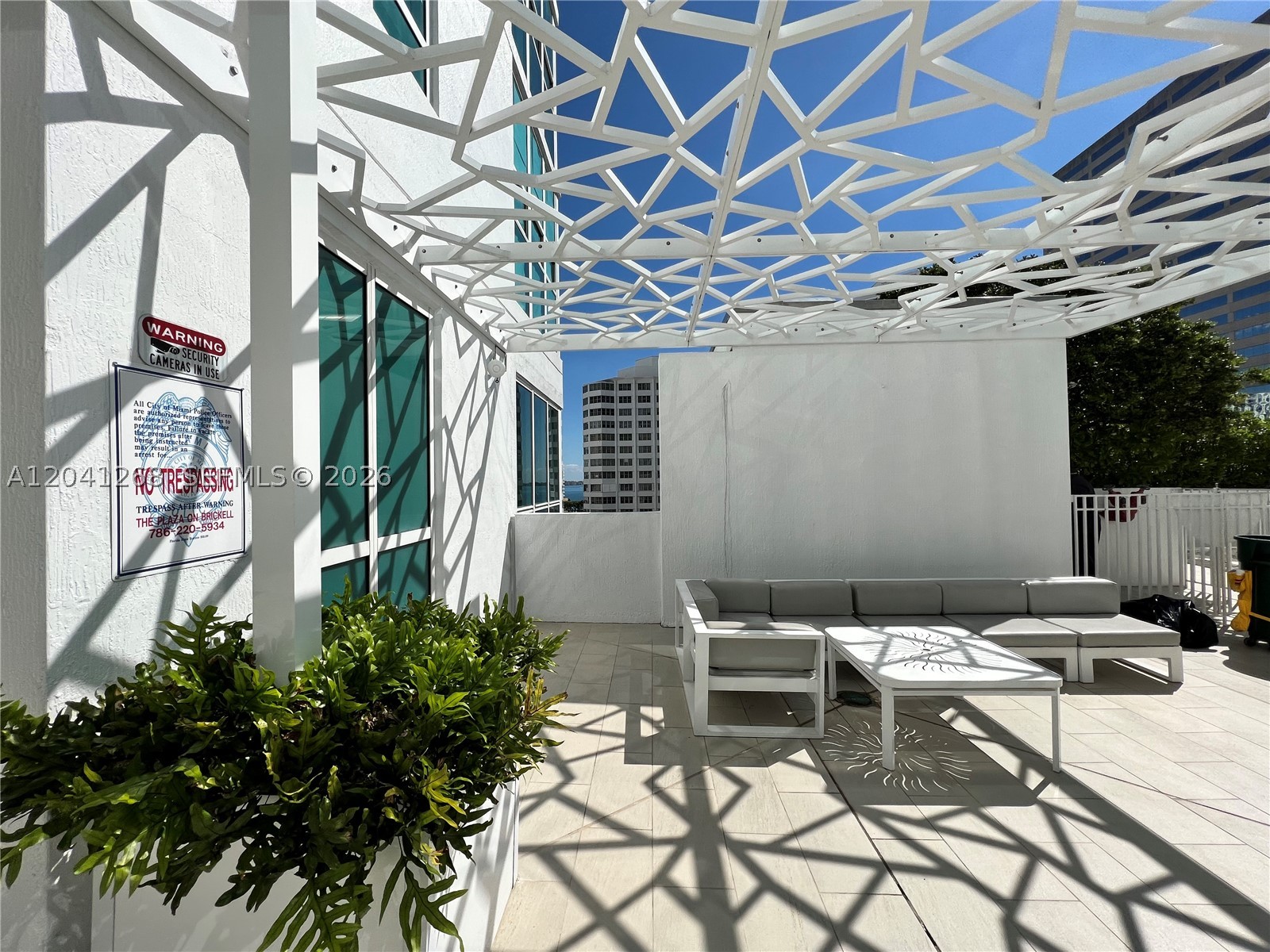 THE PLAZA 901 BRICKELL CO - Residential Lease