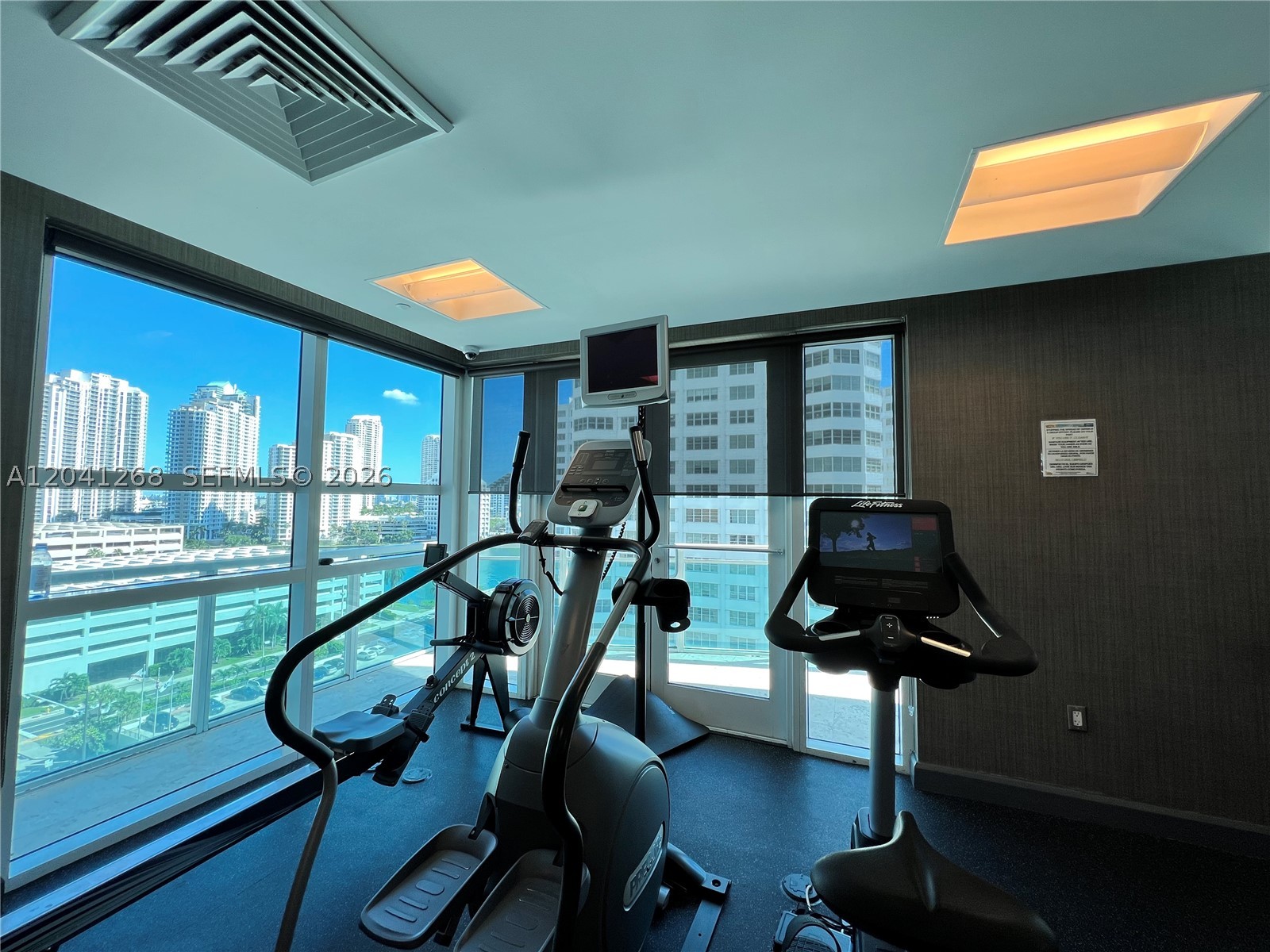 THE PLAZA 901 BRICKELL CO - Residential Lease