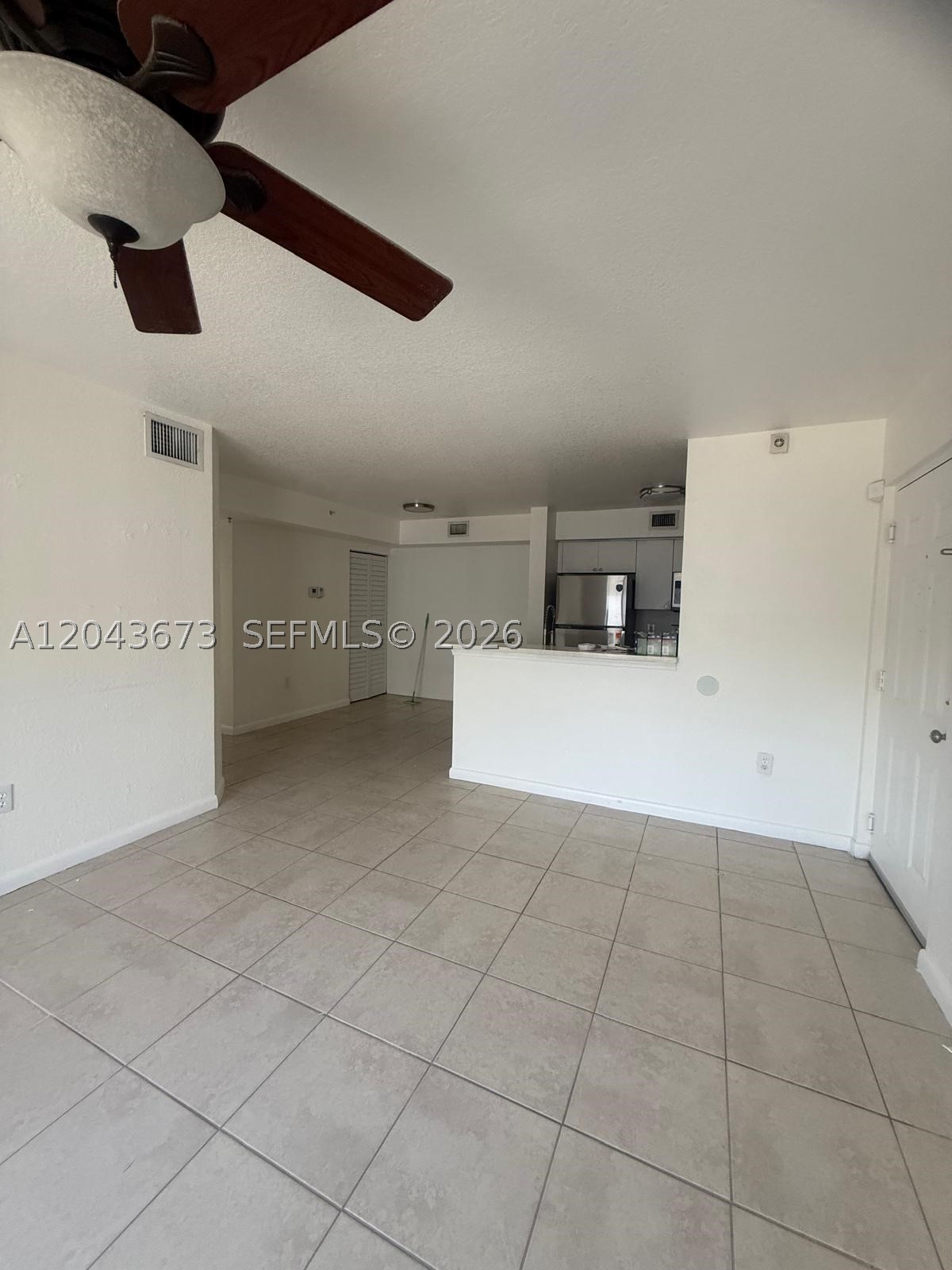 VISTA TRACE 8 CONDO - Residential Lease