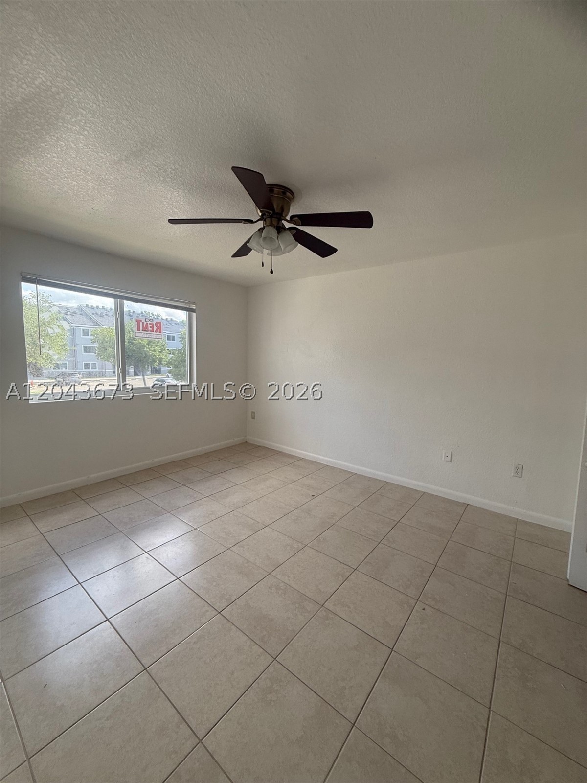 VISTA TRACE 8 CONDO - Residential Lease