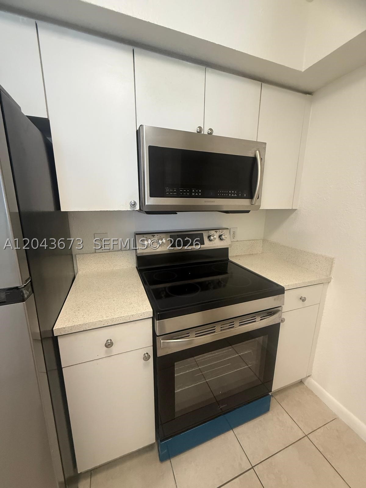 VISTA TRACE 8 CONDO - Residential Lease