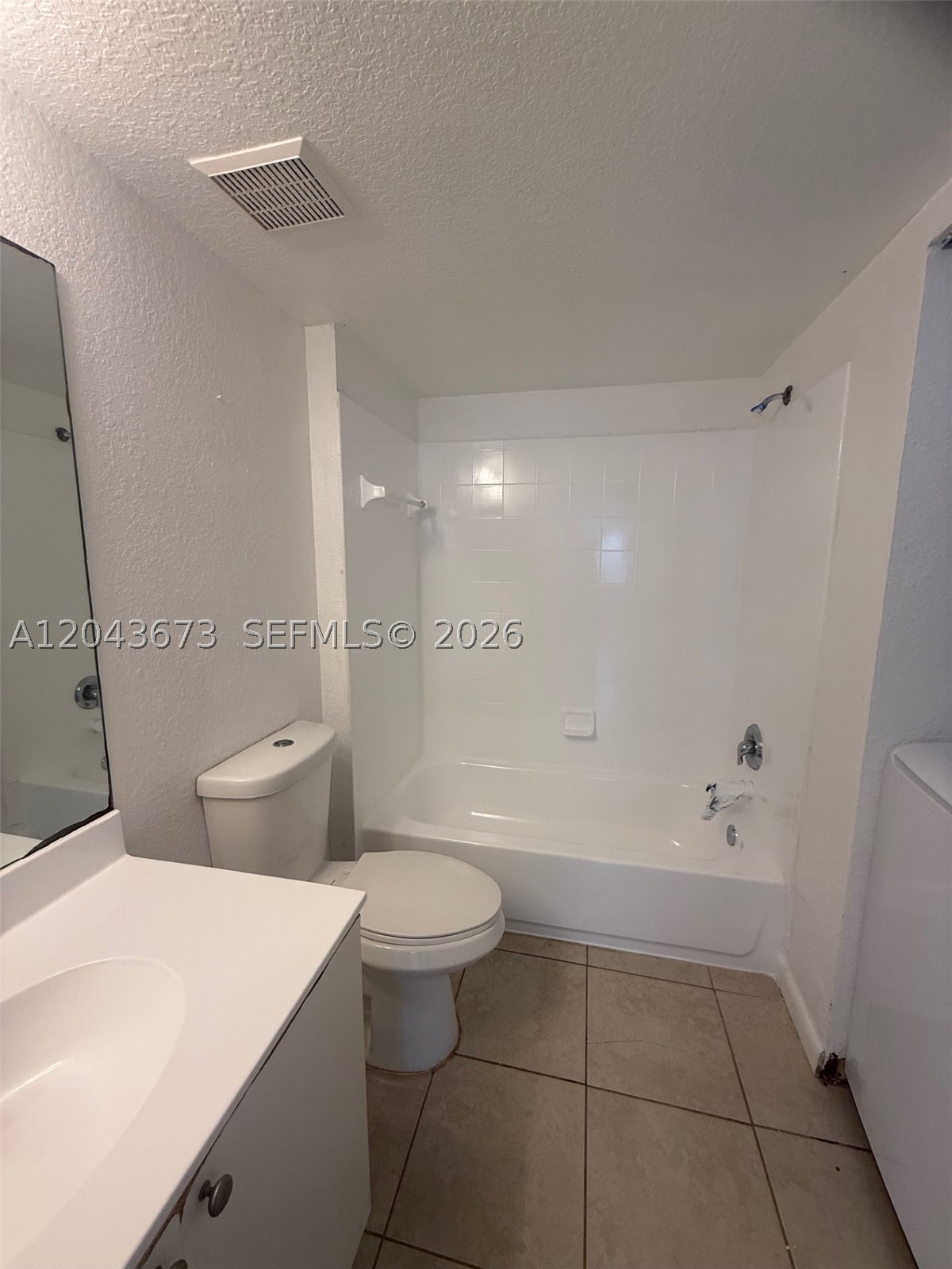 VISTA TRACE 8 CONDO - Residential Lease