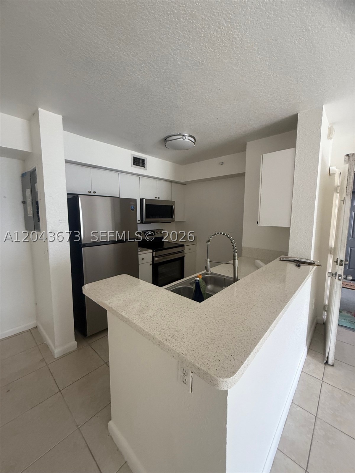 VISTA TRACE 8 CONDO - Residential Lease