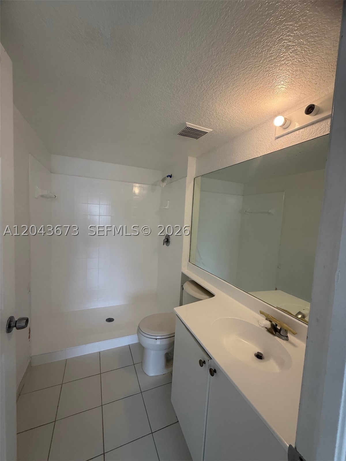 VISTA TRACE 8 CONDO - Residential Lease