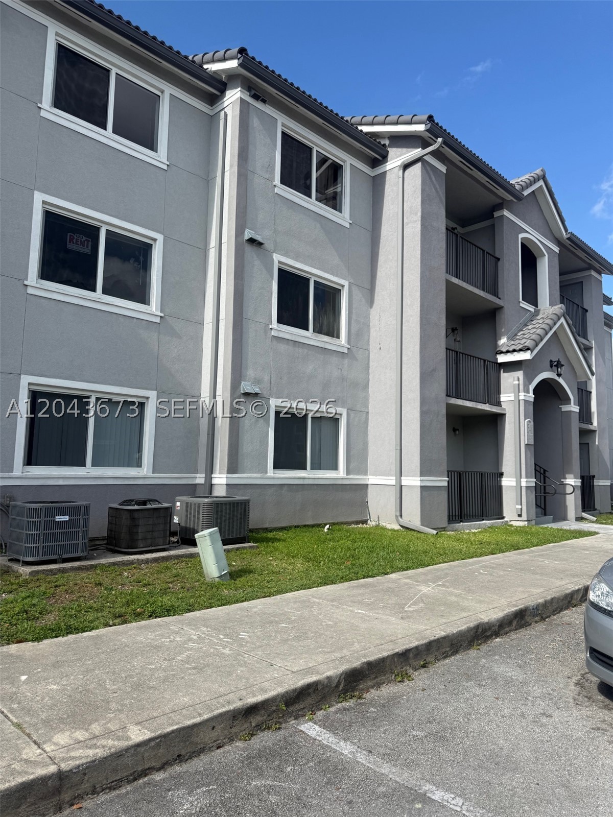 Spacious and comfortable second floor 2-bedroom 2-bathroom,  Includes washer and dryer inside unit. Close to major highways US1 and Turnpike.
Make sure you get pay stubs, a credit application, and proof of income with a contract to lease.