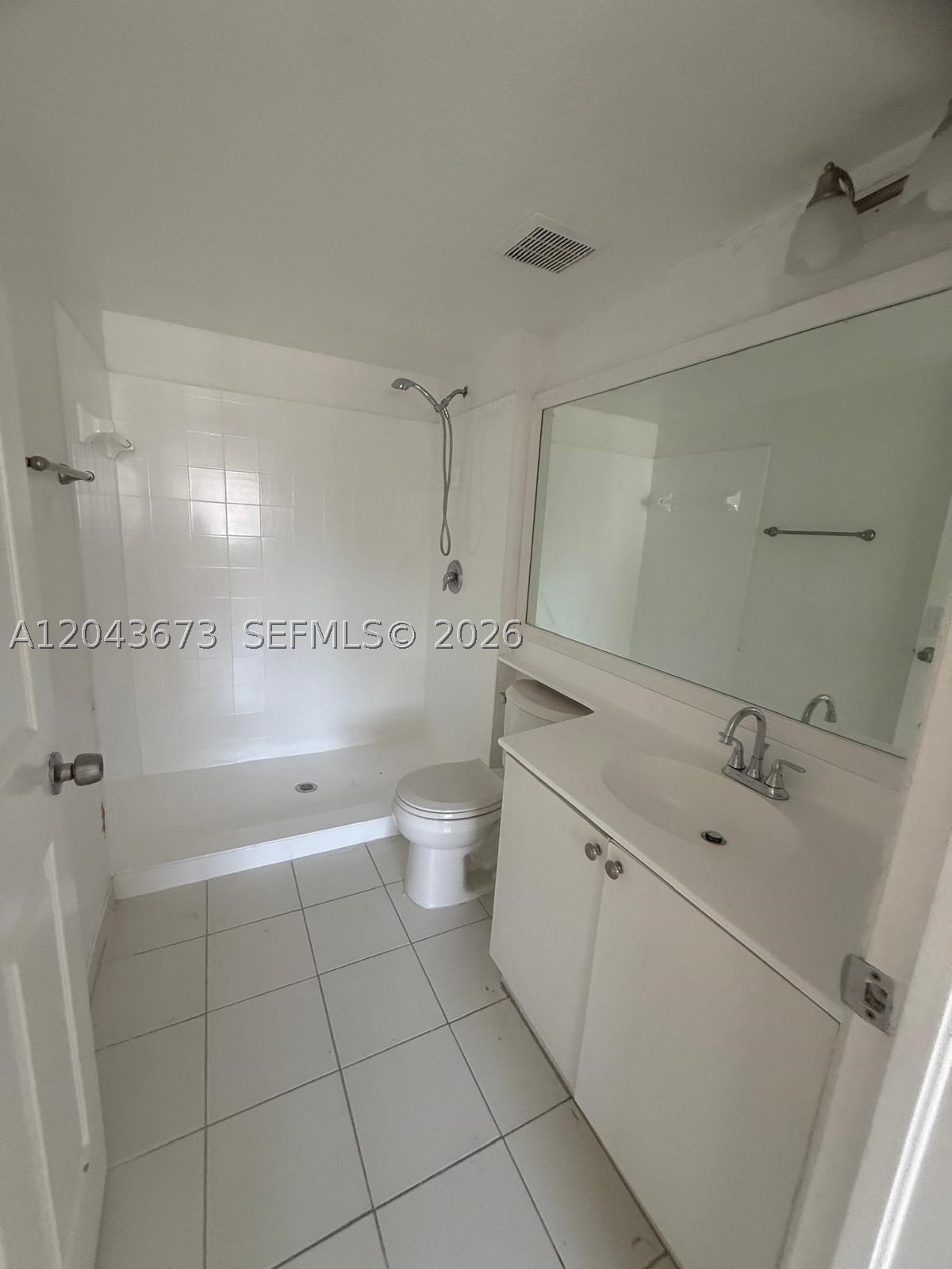 VISTA TRACE 8 CONDO - Residential Lease