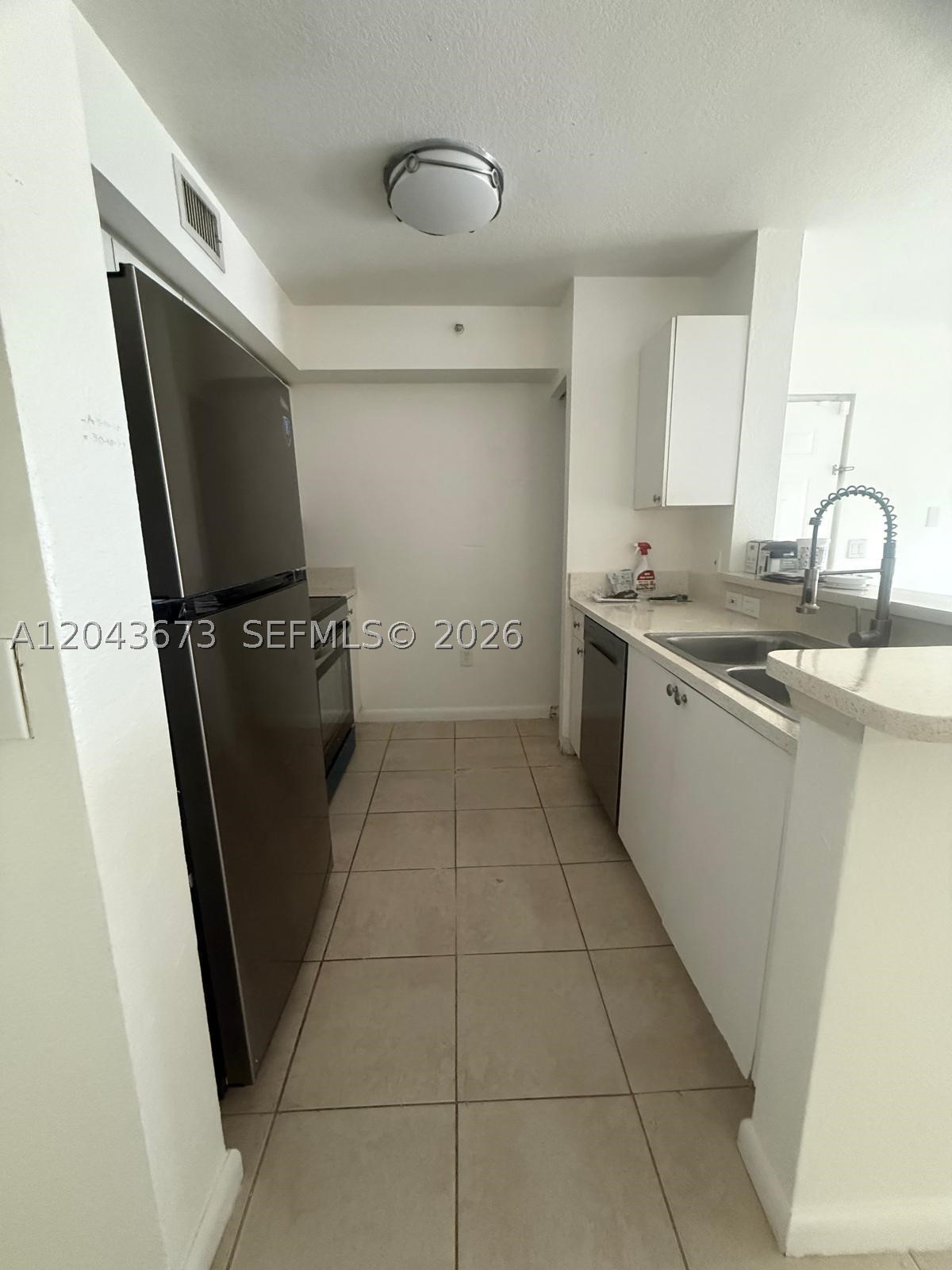 VISTA TRACE 8 CONDO - Residential Lease