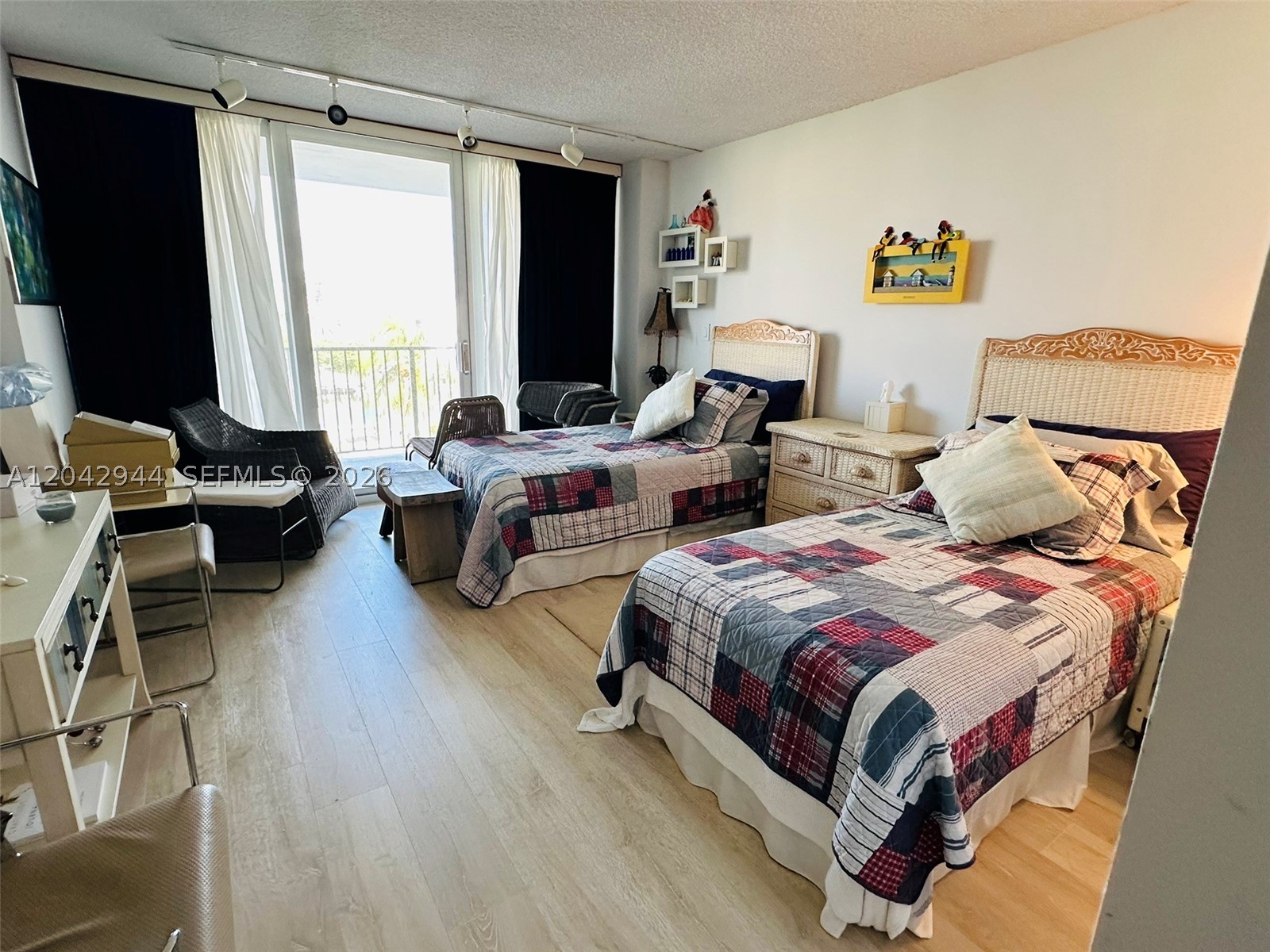 ABERDEEN ARMS CONDO - Residential