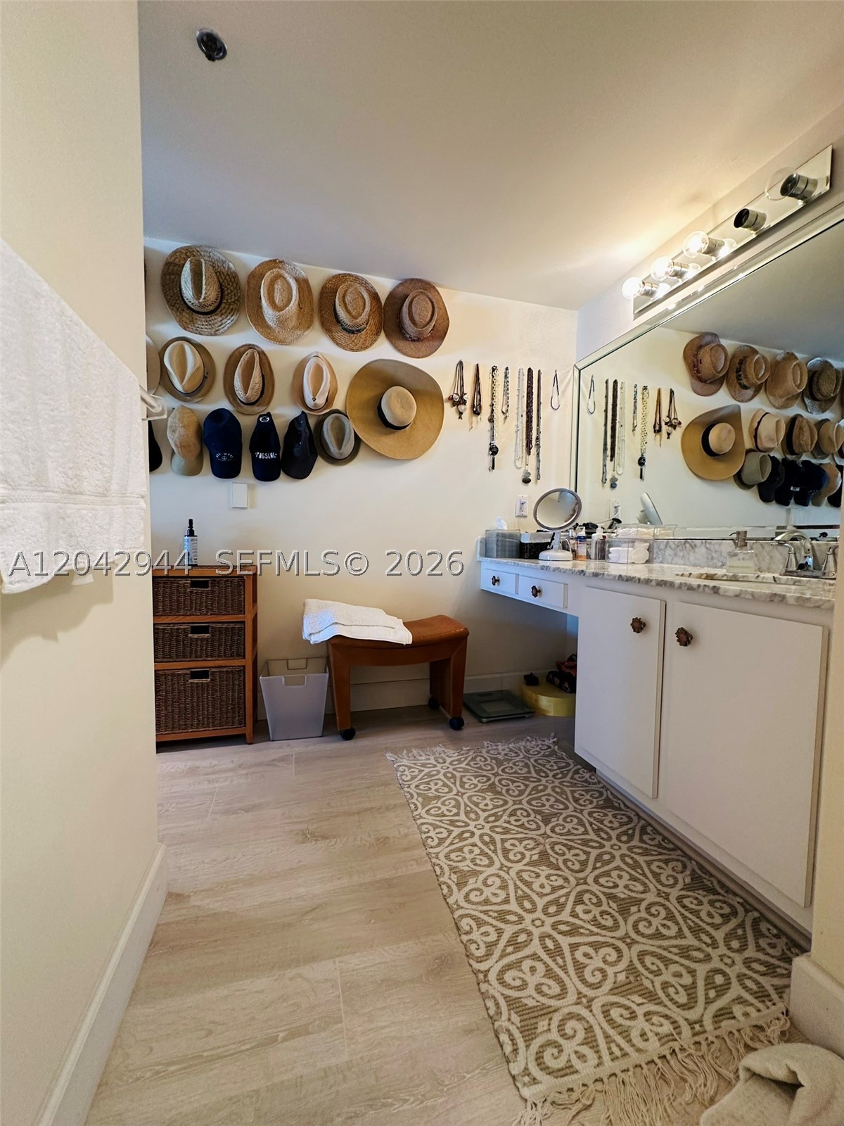 ABERDEEN ARMS CONDO - Residential