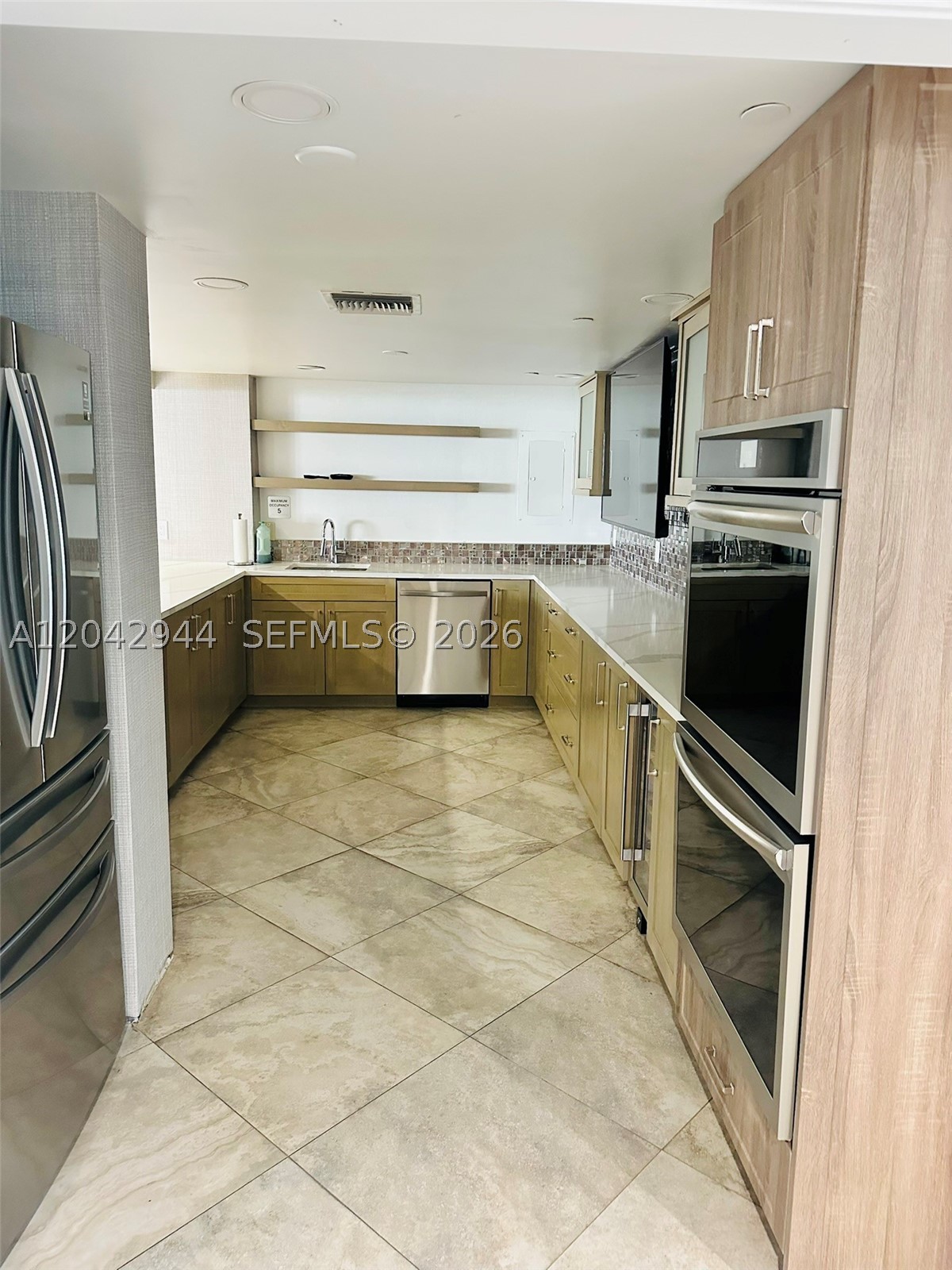ABERDEEN ARMS CONDO - Residential