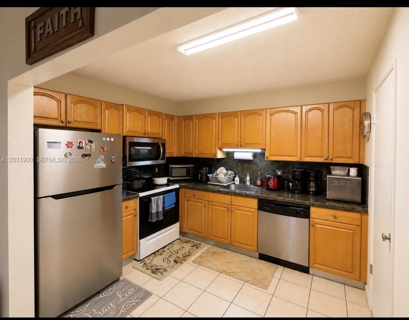 ROYALE GREEN CONDO 6 - Residential
