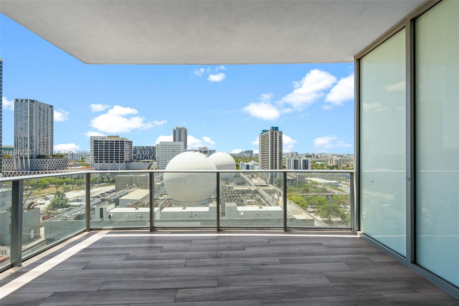 PARAMOUNT MIAMI WORLDCENT - Residential