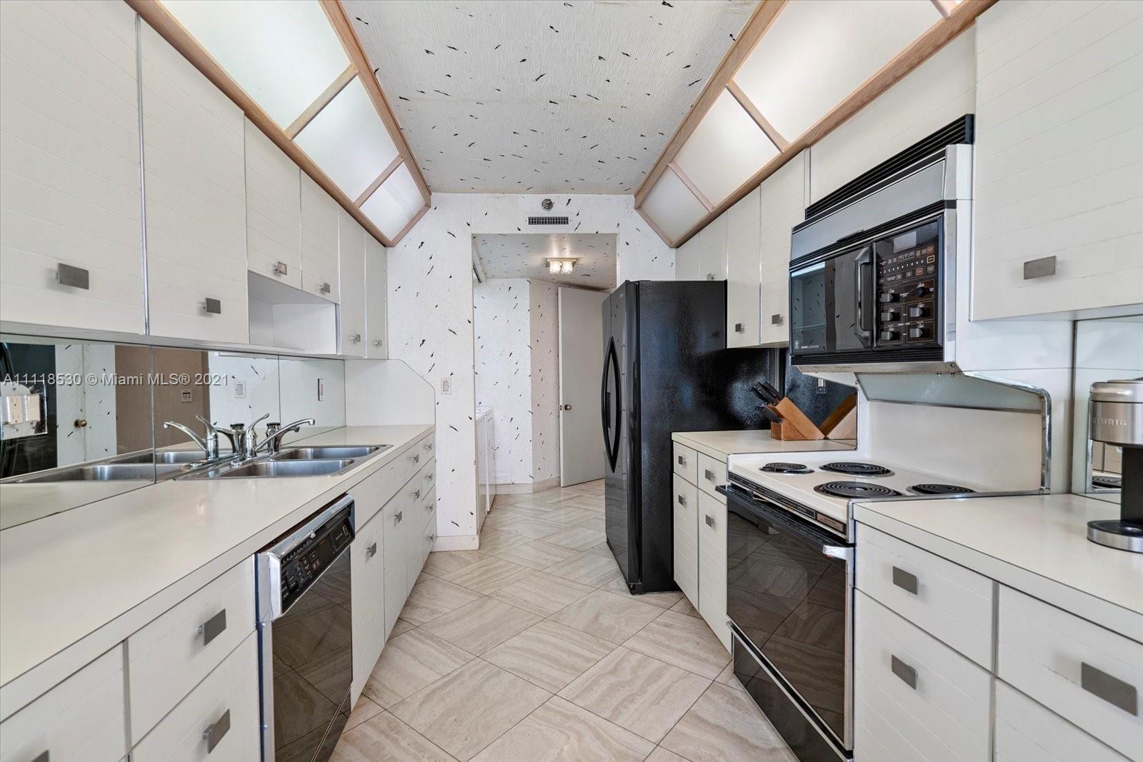MARINA TOWER CONDO - Residential