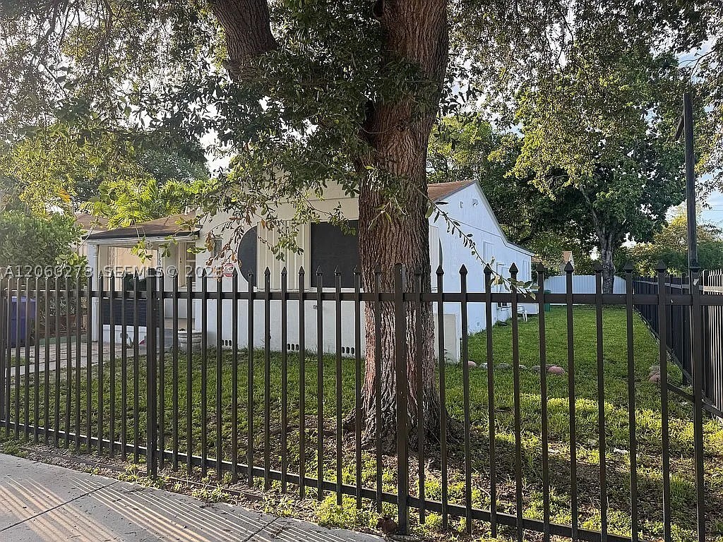 NORTH MIAMI ESTATES - Residential