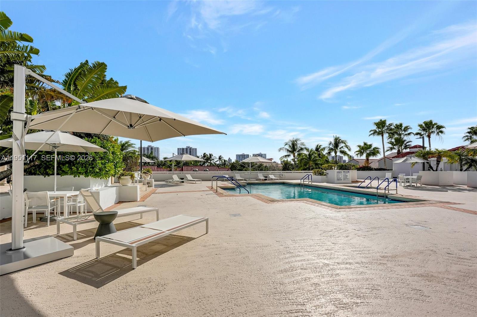 HARBOR TWS AT THE WATERWA - Residential
