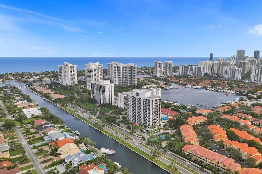 HARBOR TWS AT THE WATERWA - Residential