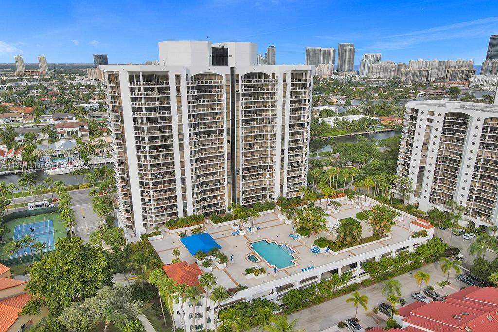 HARBOR TWS AT THE WATERWA - Residential