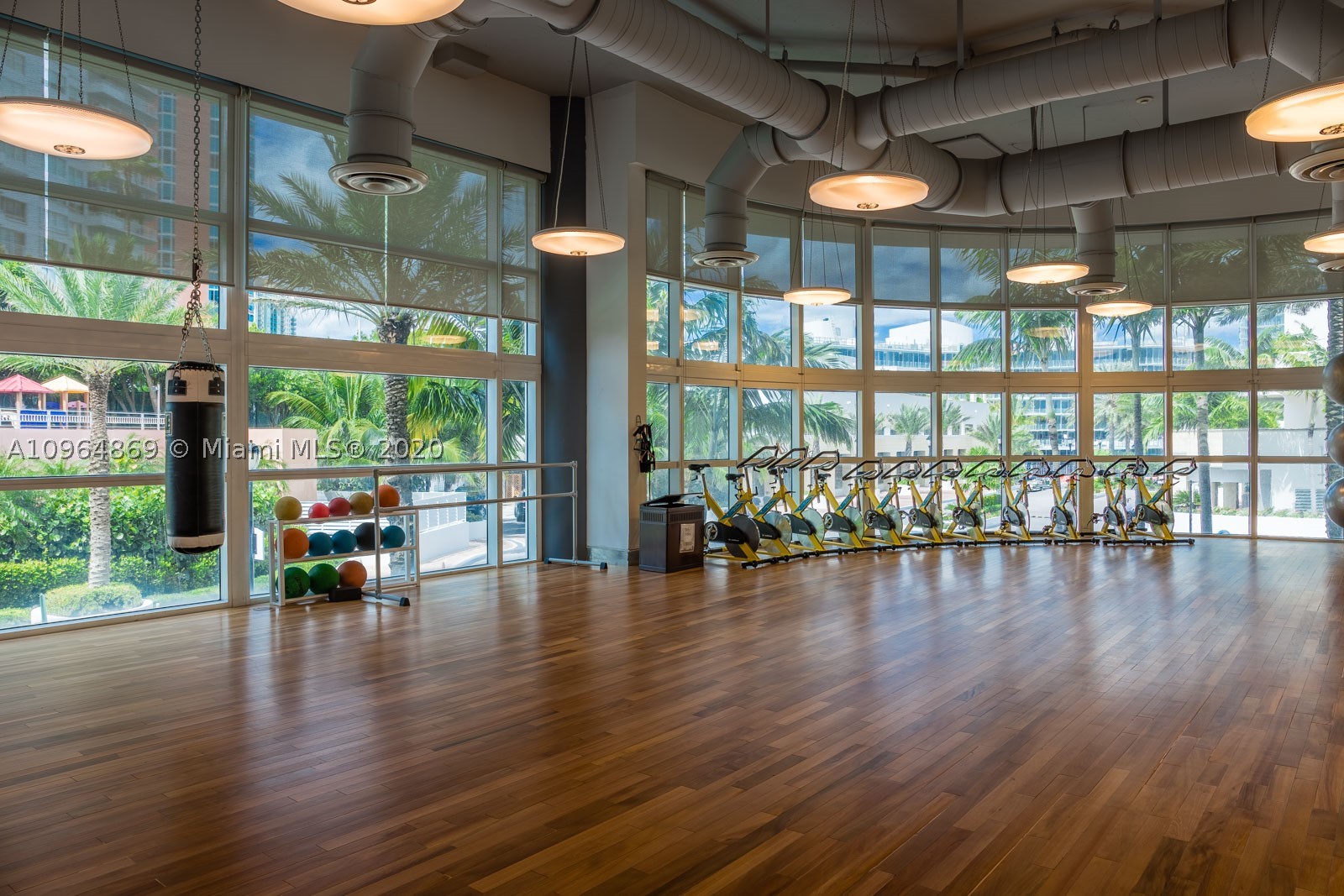 CONTINUUM ON SOUTH BEACH - Residential