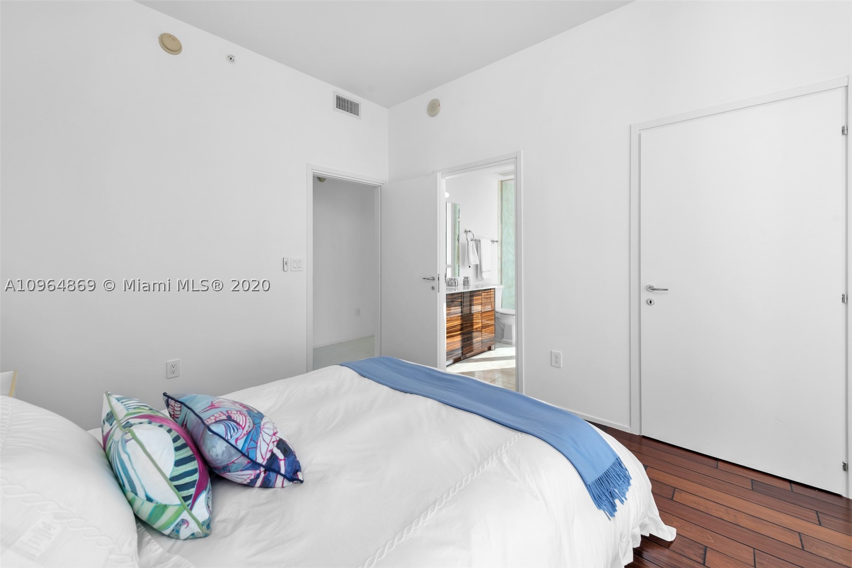 CONTINUUM ON SOUTH BEACH - Residential