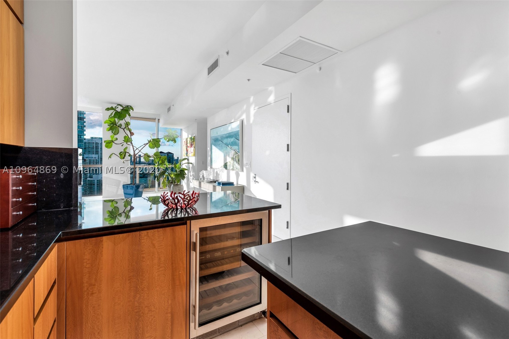 CONTINUUM ON SOUTH BEACH - Residential