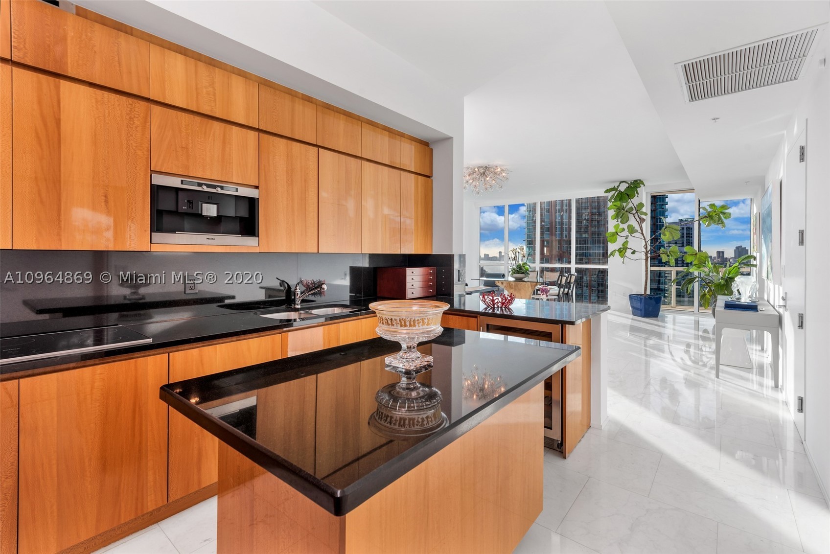 CONTINUUM ON SOUTH BEACH - Residential