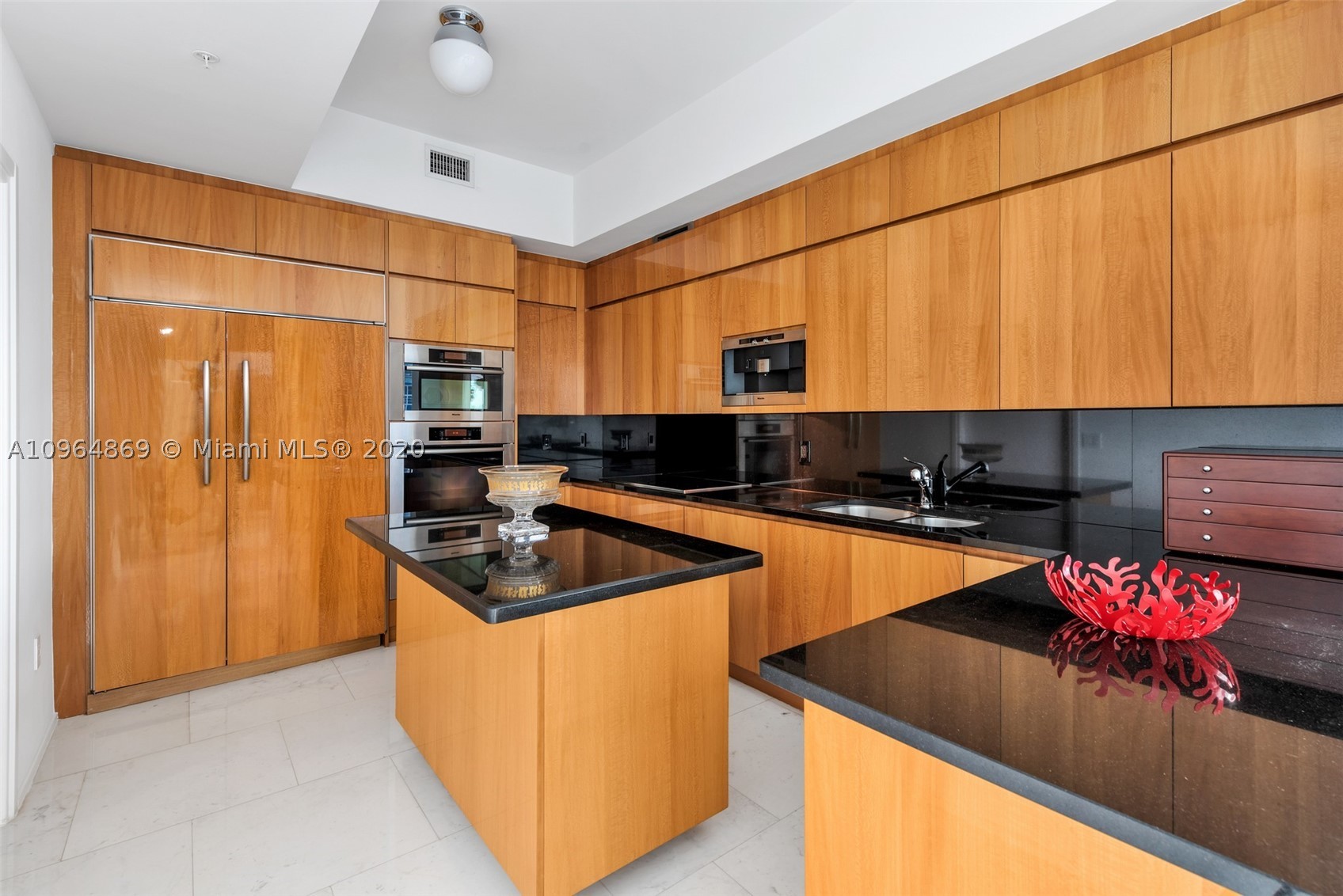 CONTINUUM ON SOUTH BEACH - Residential