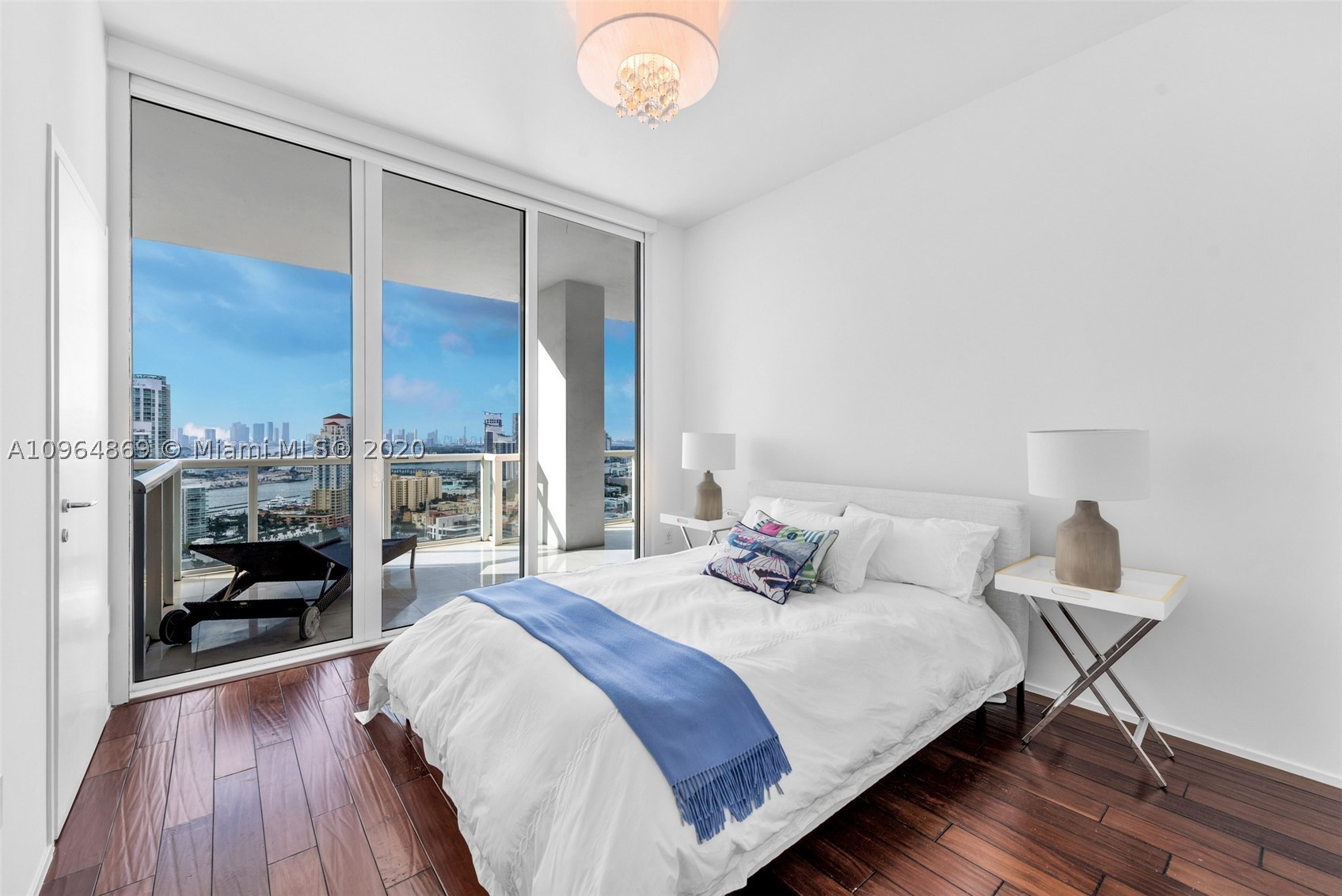 CONTINUUM ON SOUTH BEACH - Residential