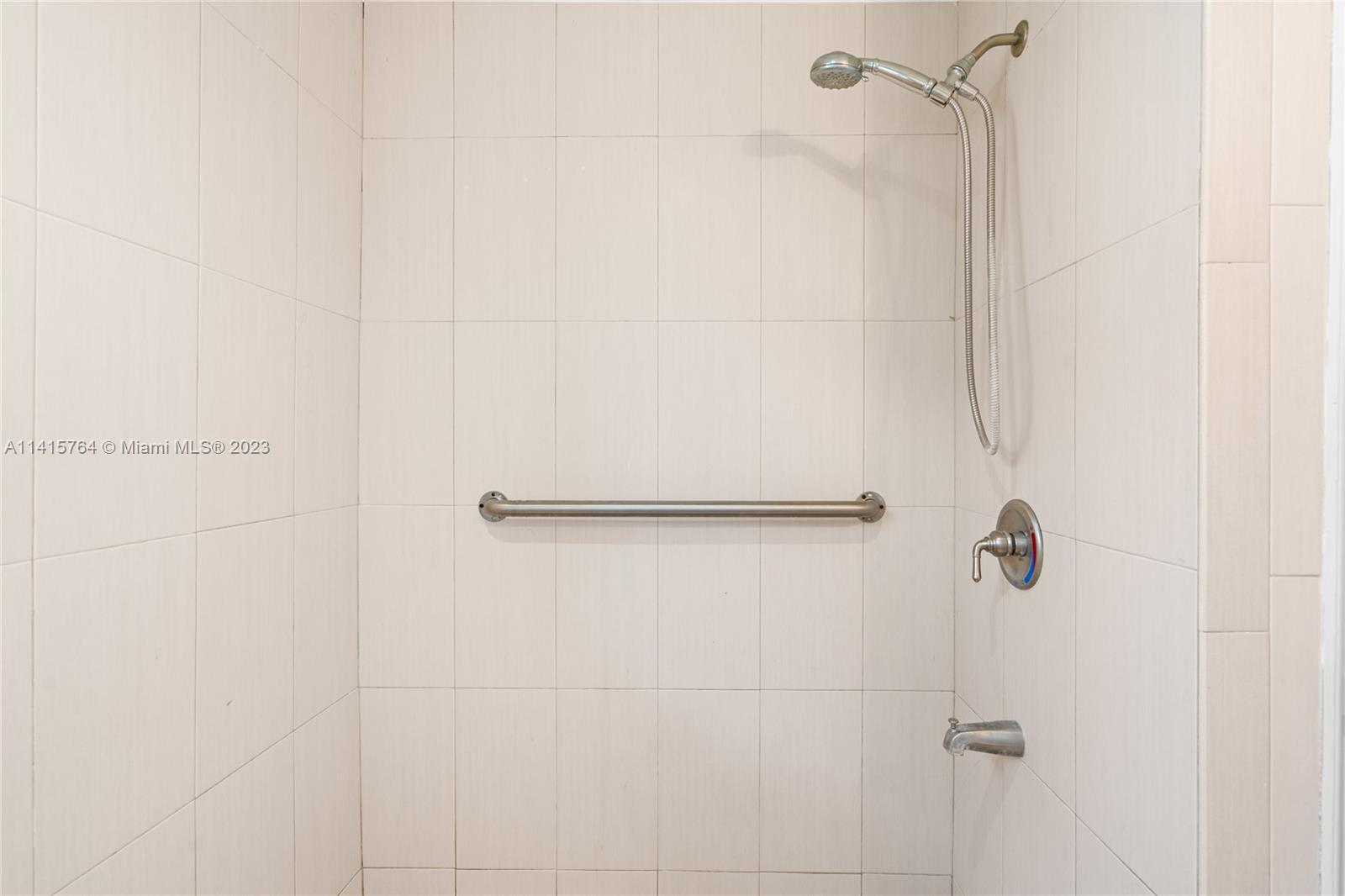 BRICKELL ESTATES - Residential Lease
