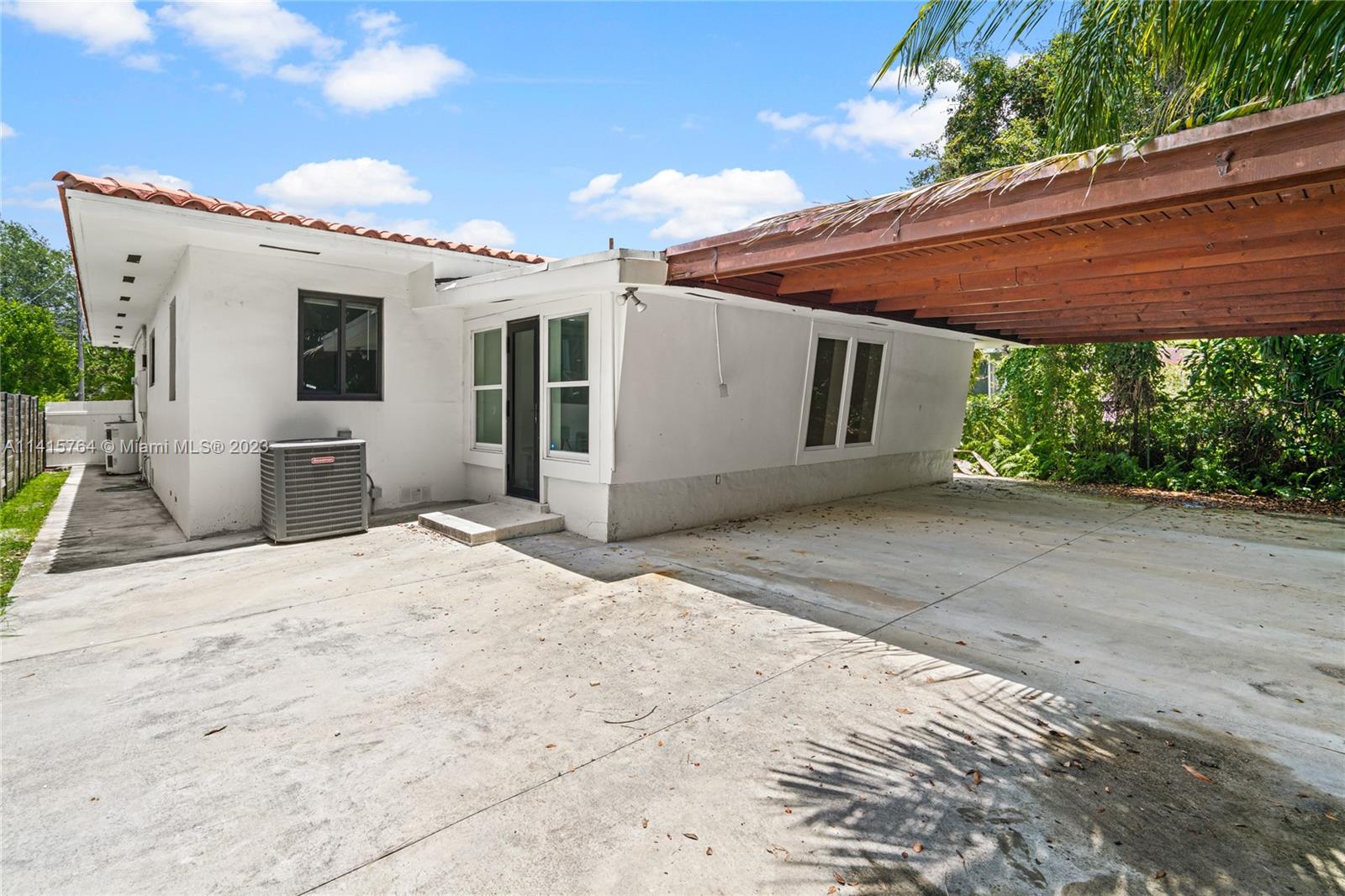 BRICKELL ESTATES - Residential Lease