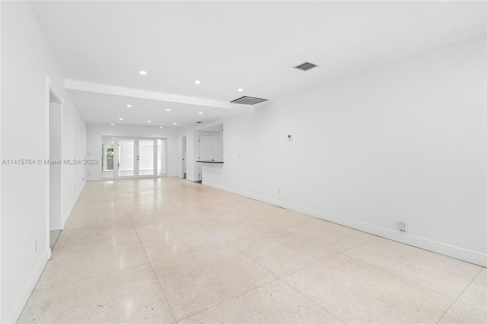 BRICKELL ESTATES - Residential Lease