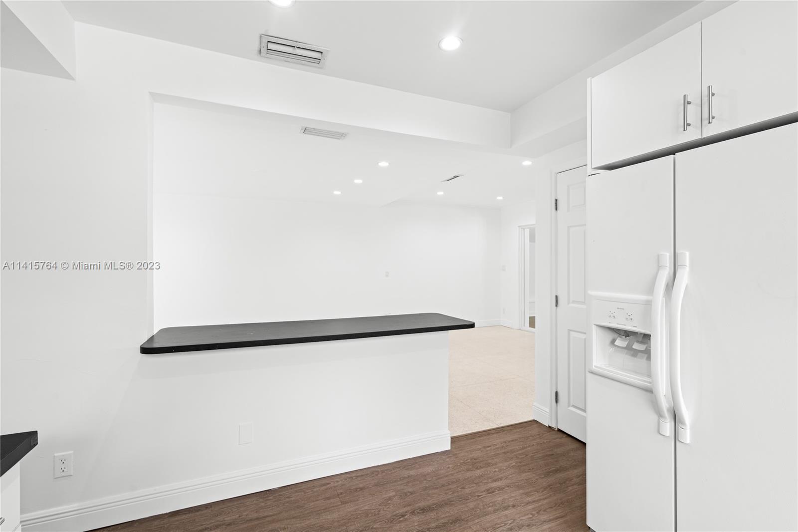 BRICKELL ESTATES - Residential Lease