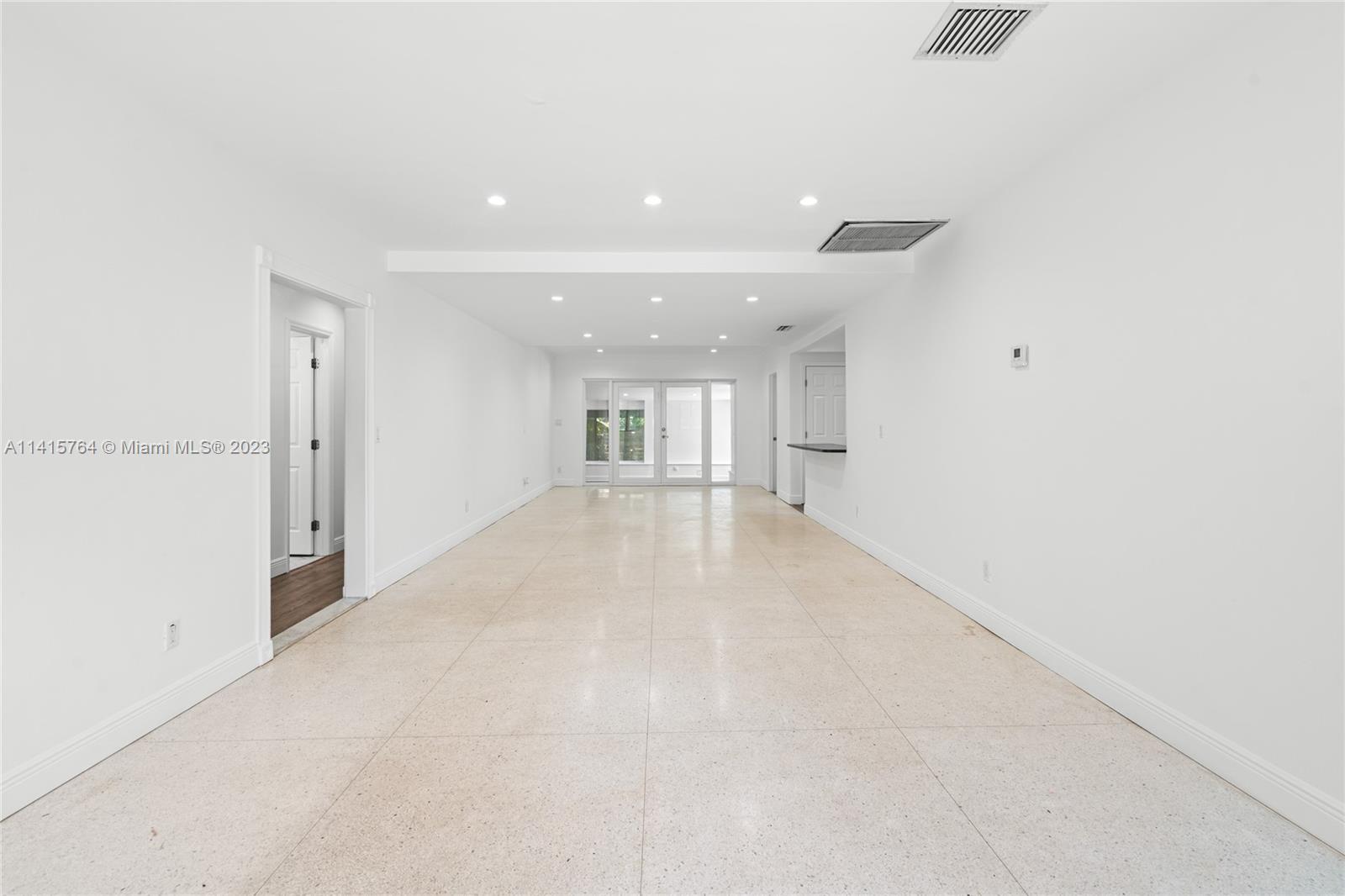 BRICKELL ESTATES - Residential Lease