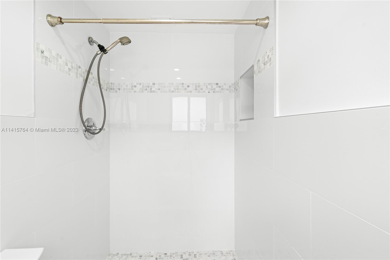 BRICKELL ESTATES - Residential Lease