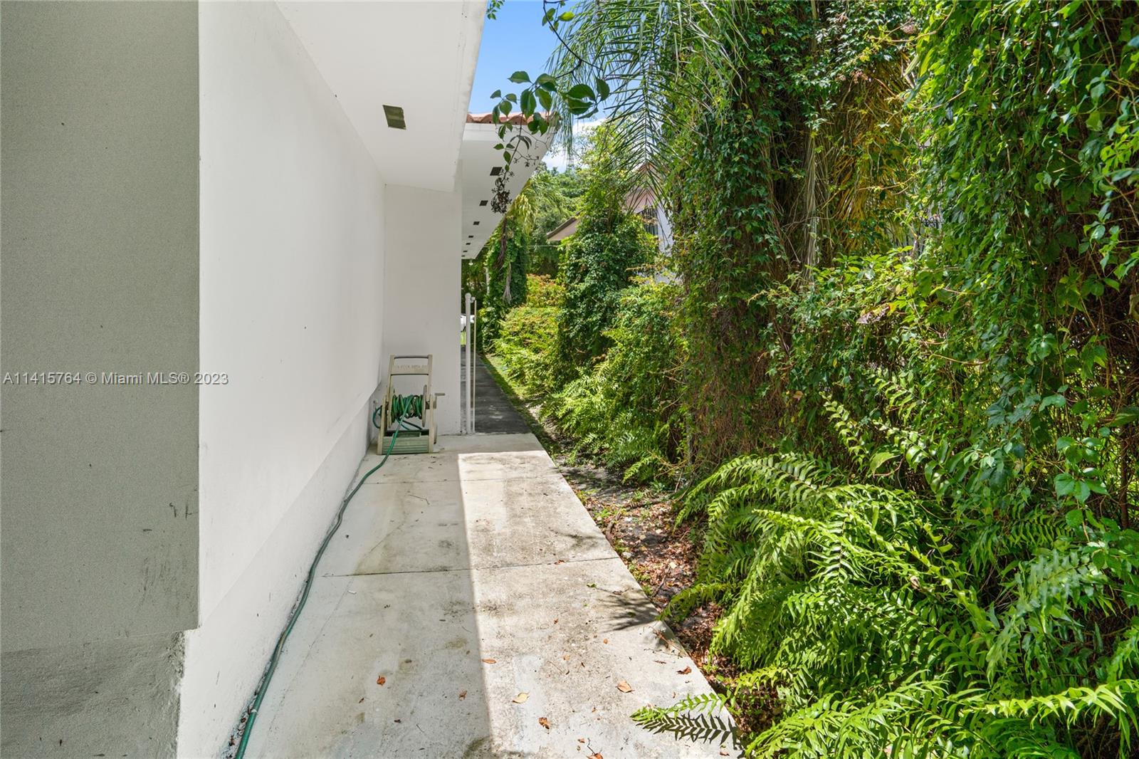 BRICKELL ESTATES - Residential Lease