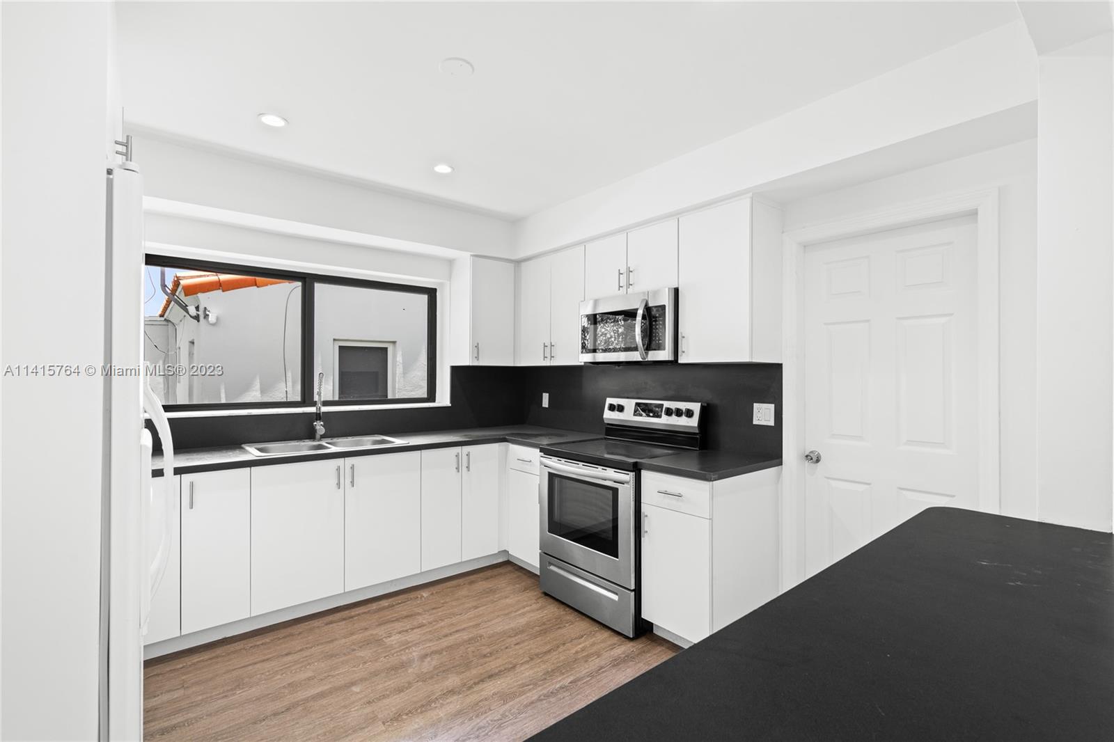 BRICKELL ESTATES - Residential Lease
