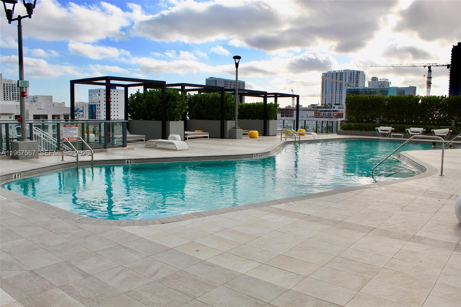 PARAISO BAYVIEWS CONDO - Residential