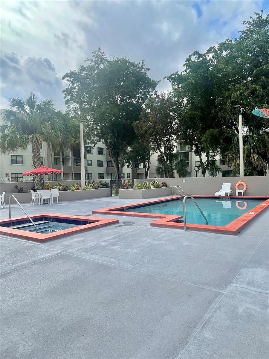 PEPPERMILL KENDALE LKS W - Residential Lease