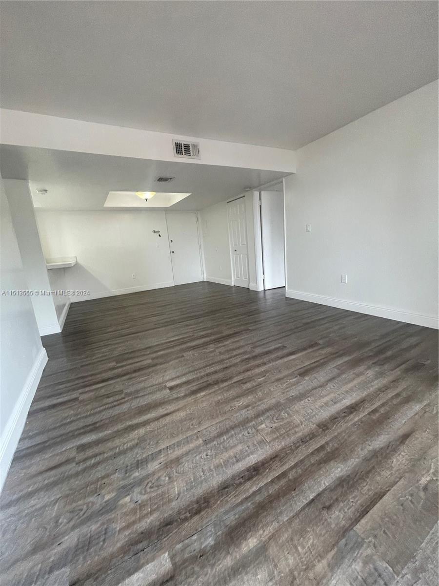 PEPPERMILL KENDALE LKS W - Residential Lease
