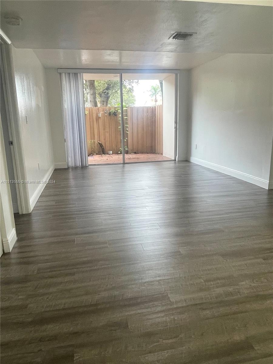 PEPPERMILL KENDALE LKS W - Residential Lease