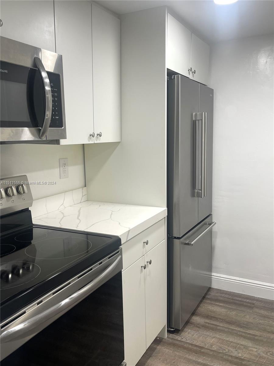 PEPPERMILL KENDALE LKS W - Residential Lease